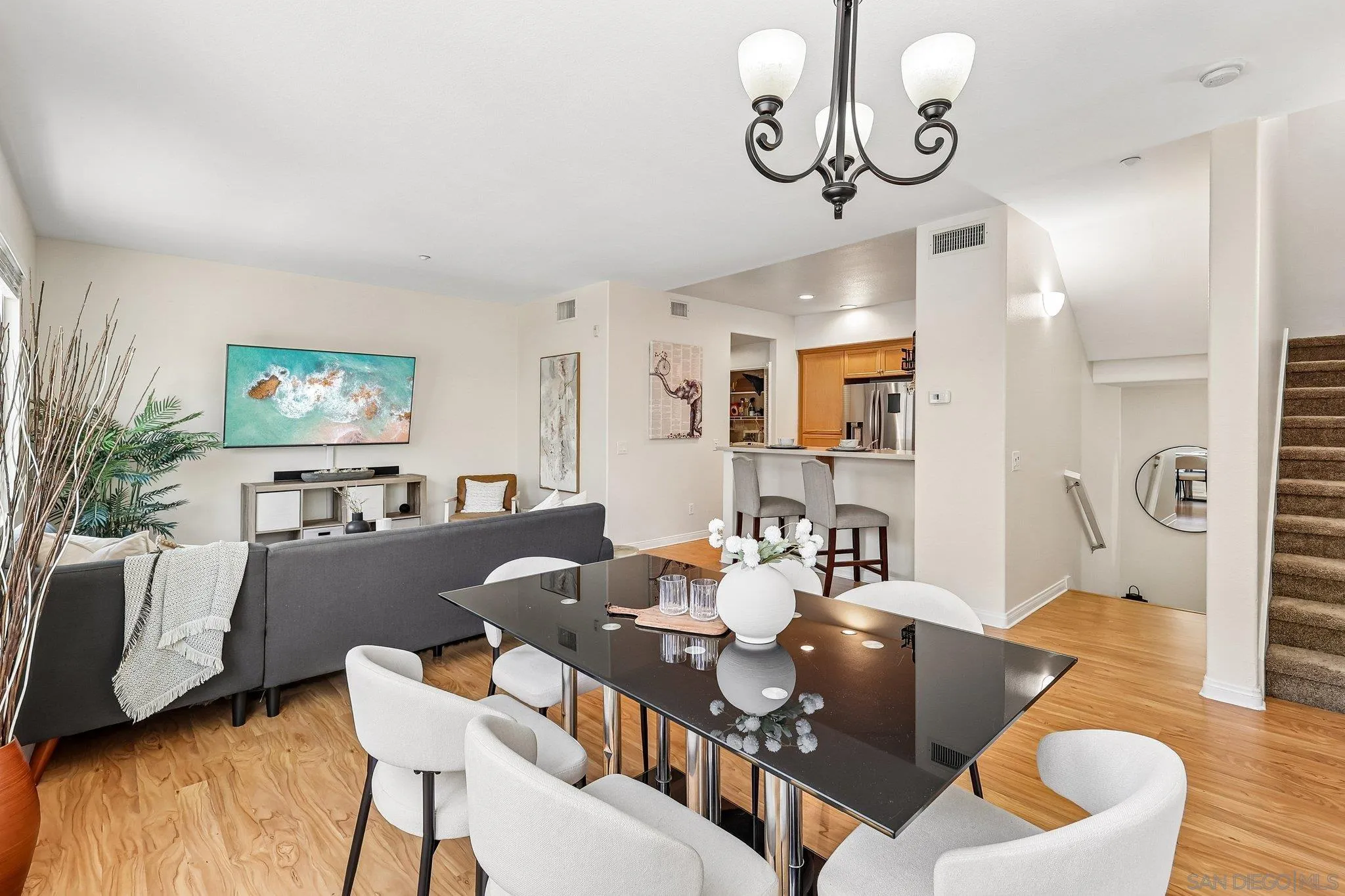 https://cdn.realtyfeed.com/cdn/127/260016447/3938e2a279aa97ad52ee47a5f0d58578.webp