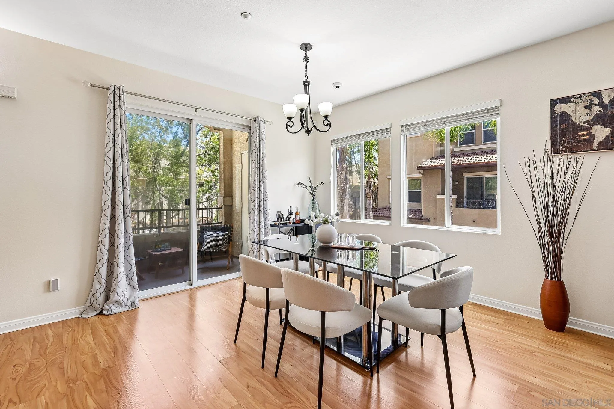 https://cdn.realtyfeed.com/cdn/127/260016447/54fd7cd90c833d42bb5cc0fcf6bcfb05.webp