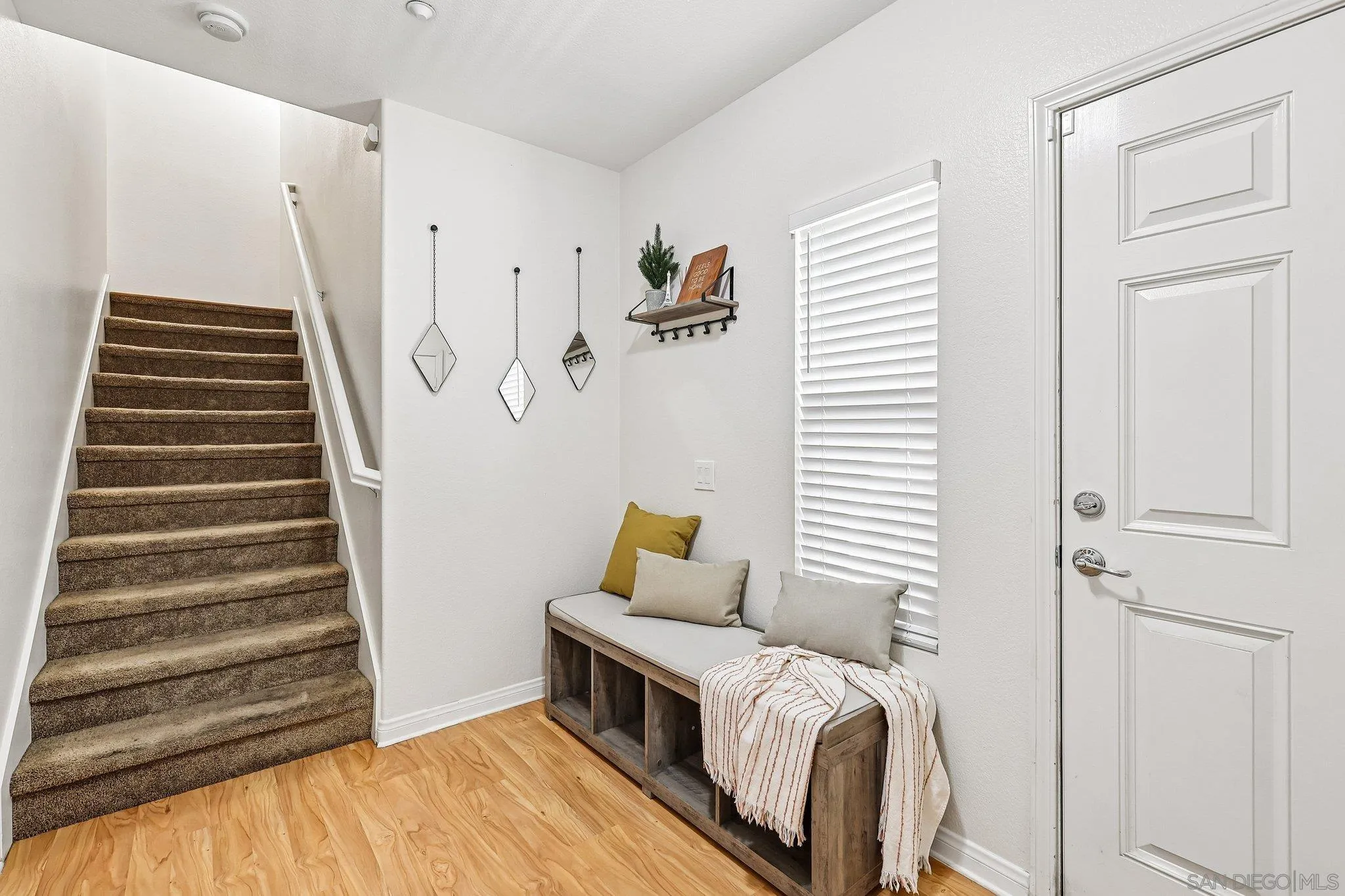 https://cdn.realtyfeed.com/cdn/127/260016447/5cce7541b0bcbd2832933fcc5fda7dae.webp