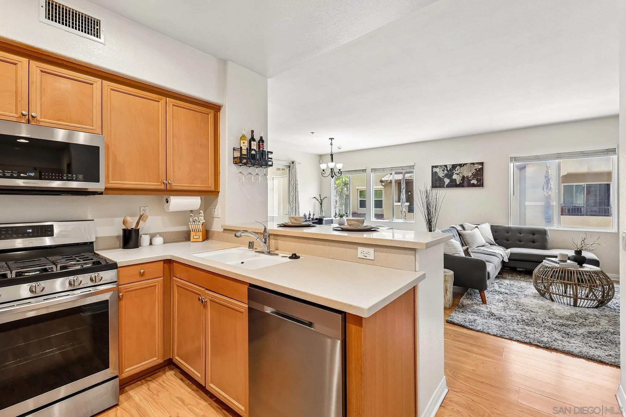 https://cdn.realtyfeed.com/cdn/127/260016447/764a9d14257018599796ae3e74cccc1f.webp