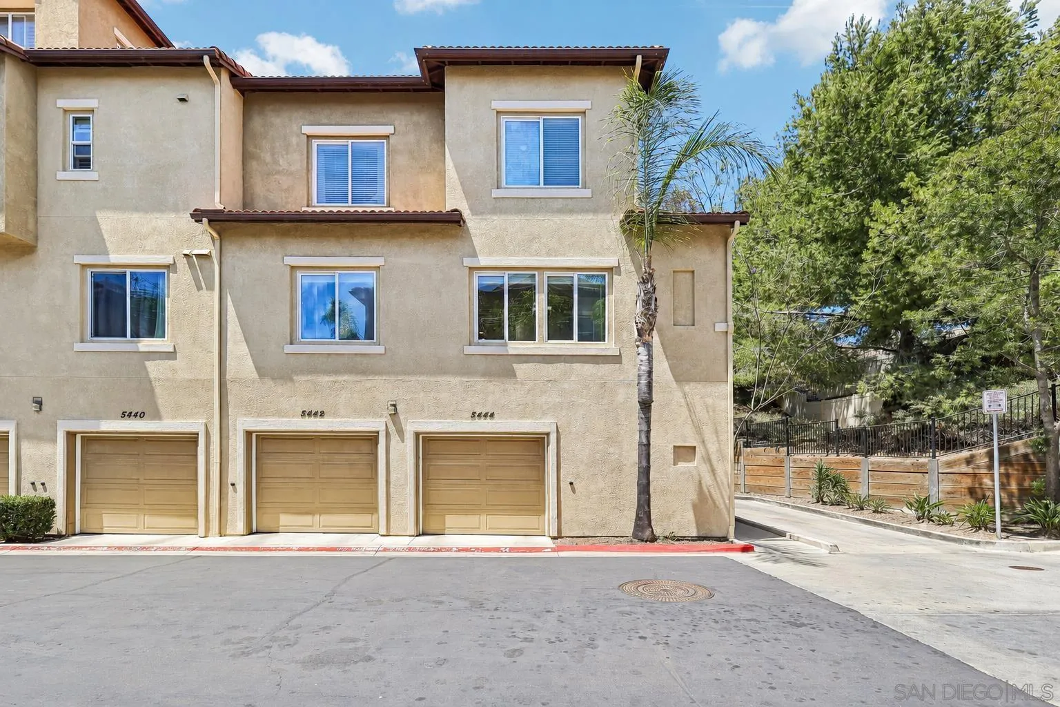 https://cdn.realtyfeed.com/cdn/127/260016447/a6d75a7a160ea1473a942a5ab2baaf94.webp
