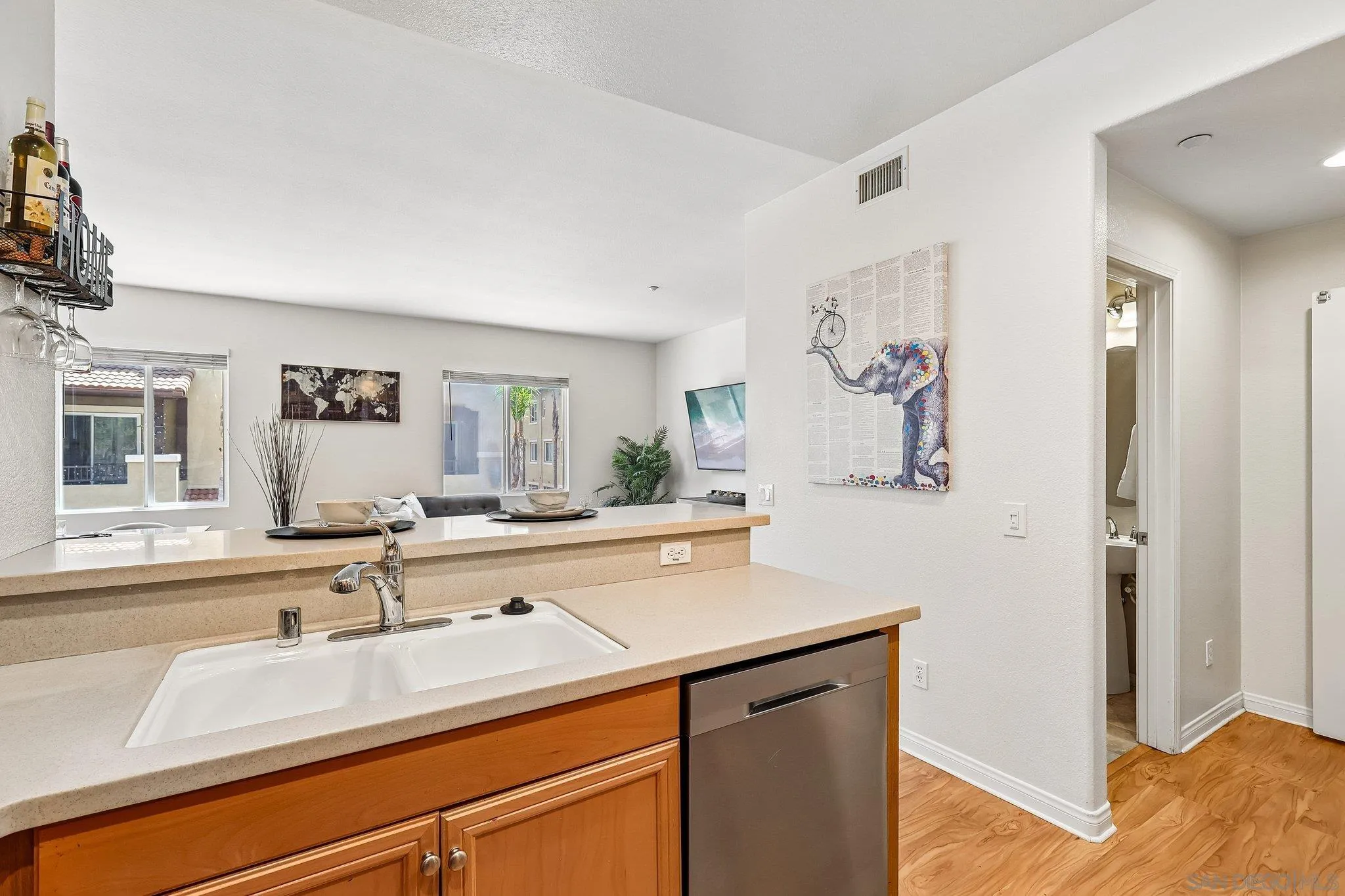 https://cdn.realtyfeed.com/cdn/127/260016447/e01a45096f281d2183a81814f72b62f3.webp