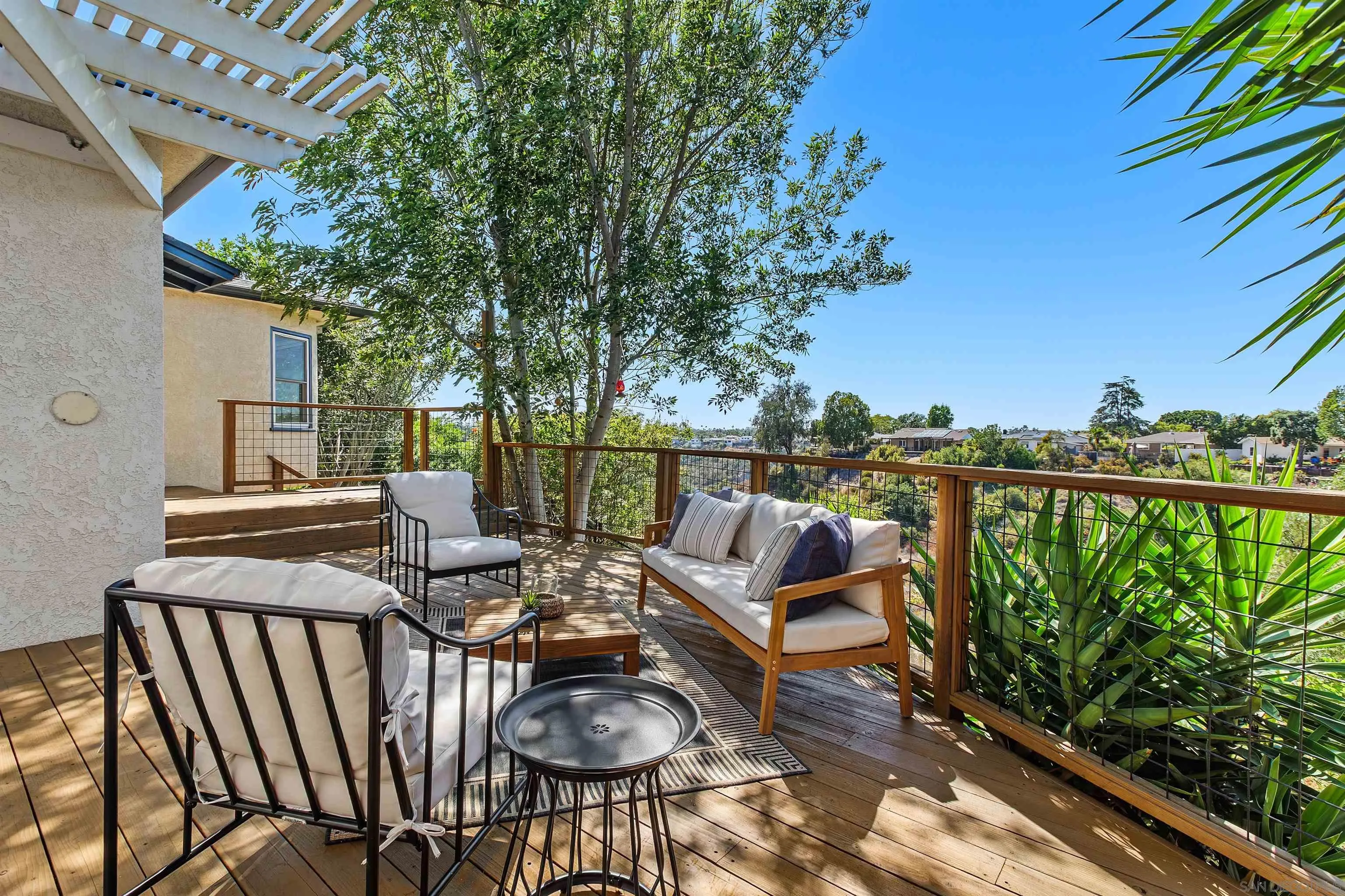 https://cdn.realtyfeed.com/cdn/127/260016448/27fd900ece7c2db5c527b914c944c5f2.webp