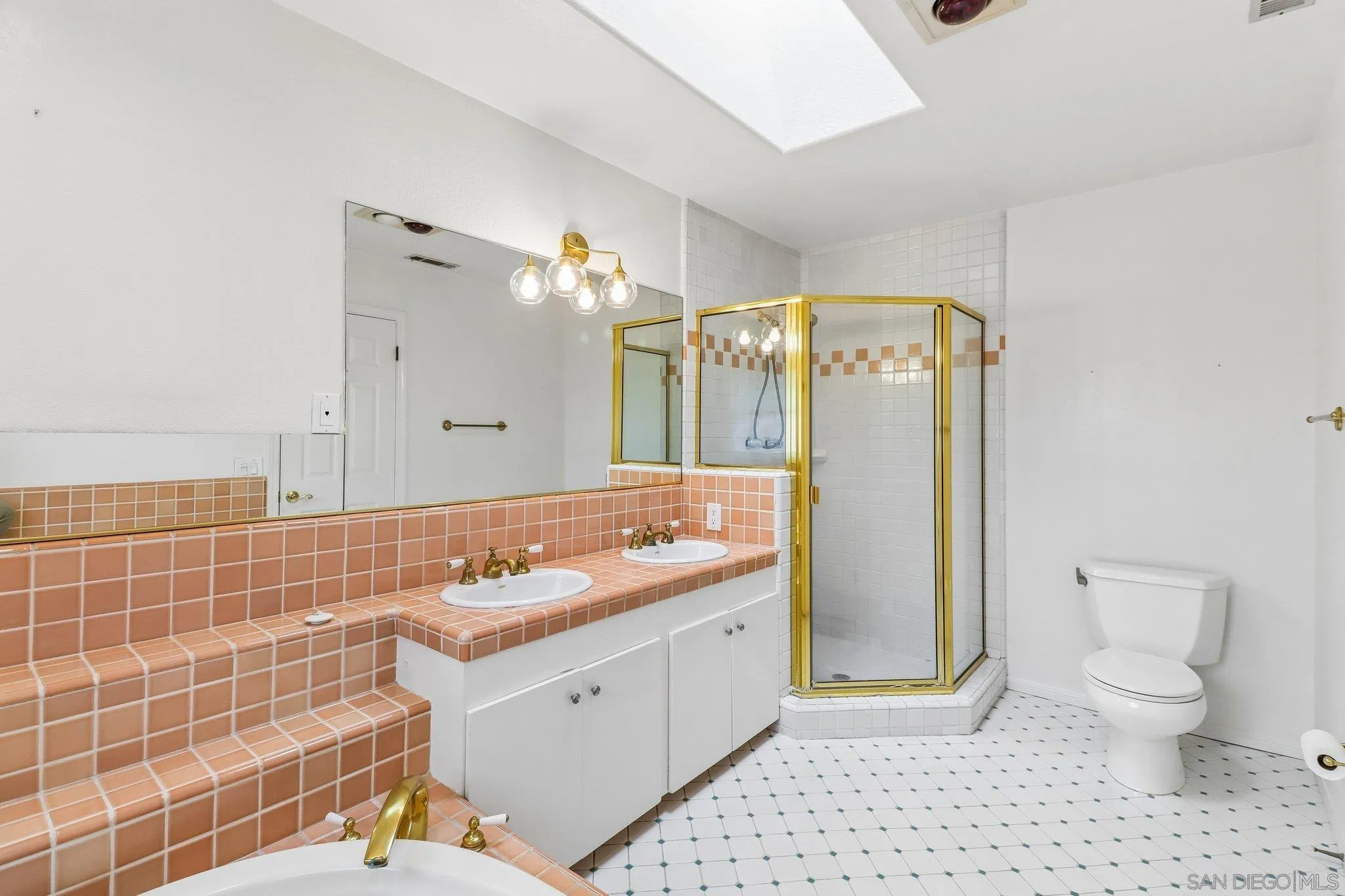 https://cdn.realtyfeed.com/cdn/127/260016457/183cb1902cf7191dde2b23f3d4c50ff0.webp