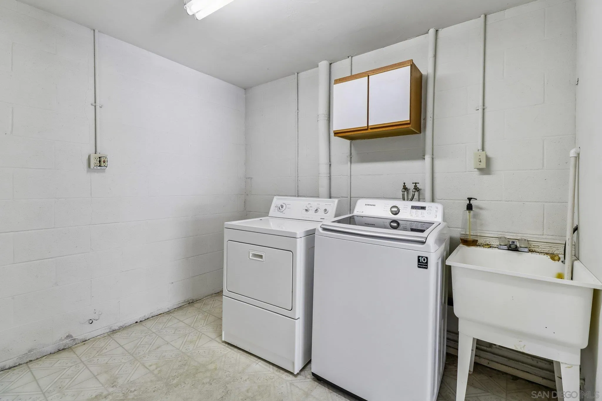 https://cdn.realtyfeed.com/cdn/127/260016457/552752207258d48cbeecb5d18c6dcbb9.webp