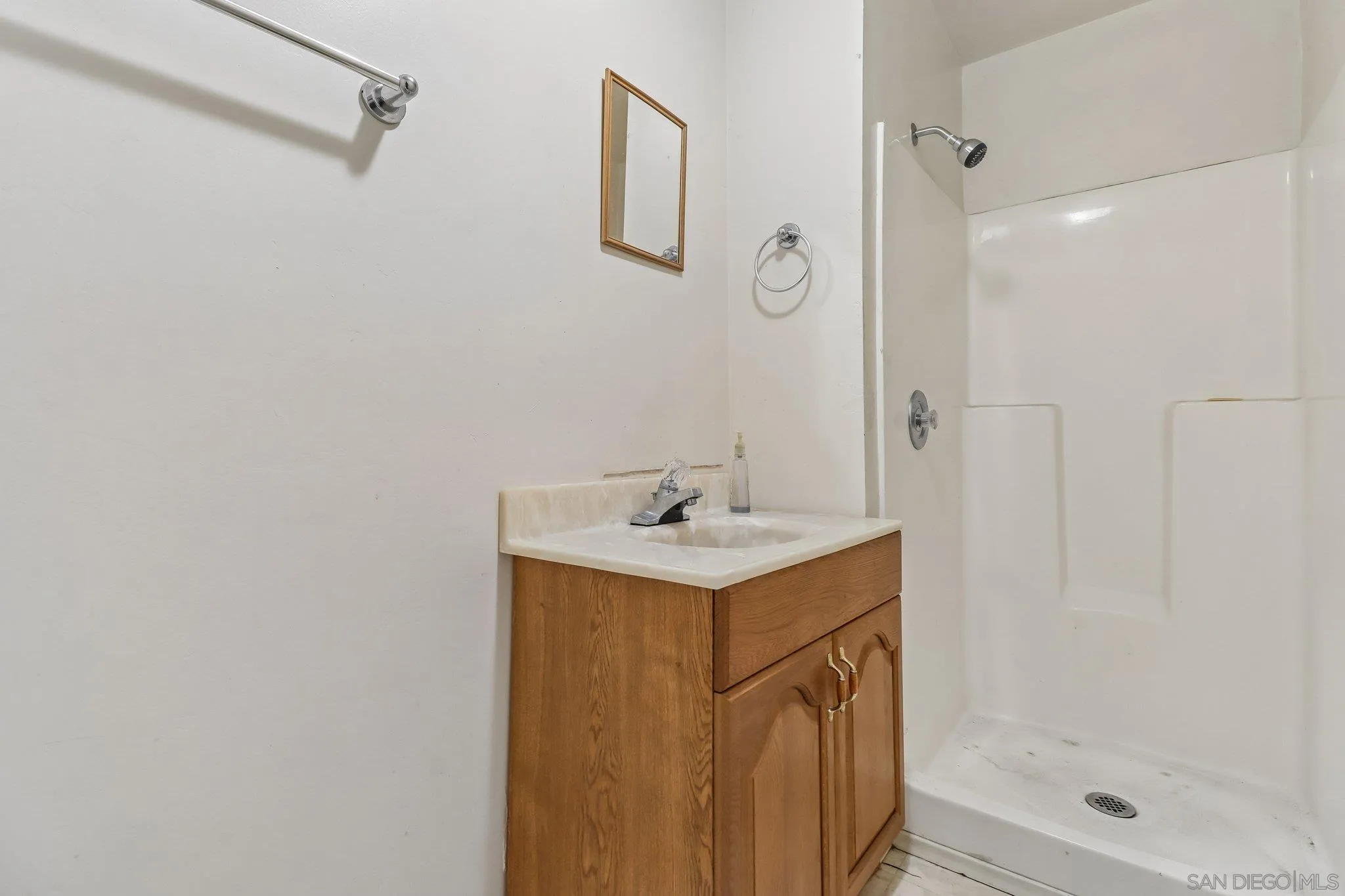 https://cdn.realtyfeed.com/cdn/127/260016457/68797e57ba7a9173012e194a3d39fb99.webp