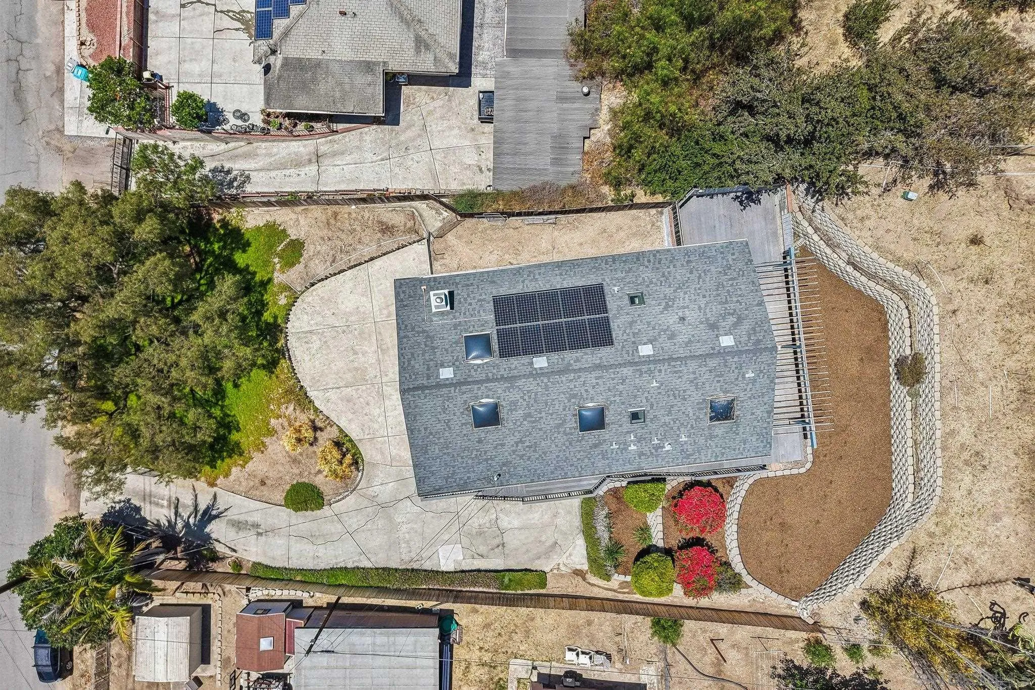 https://cdn.realtyfeed.com/cdn/127/260016457/73de8c1478f52703d81c103063cdad38.webp