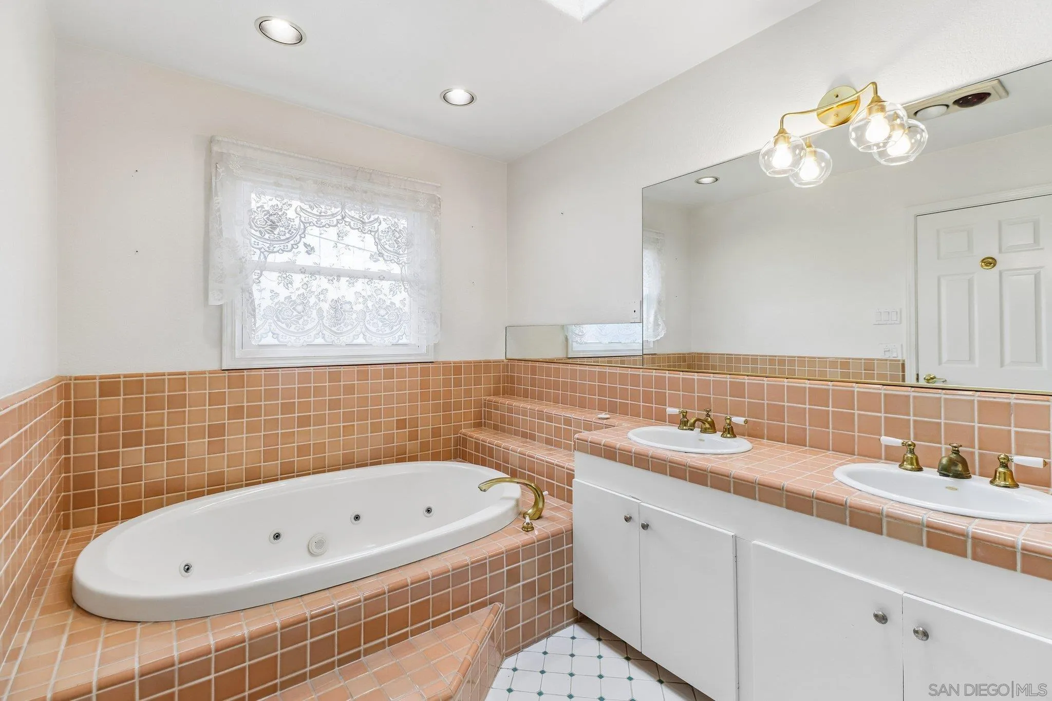 https://cdn.realtyfeed.com/cdn/127/260016457/76c21932d283409894ede2912993af74.webp
