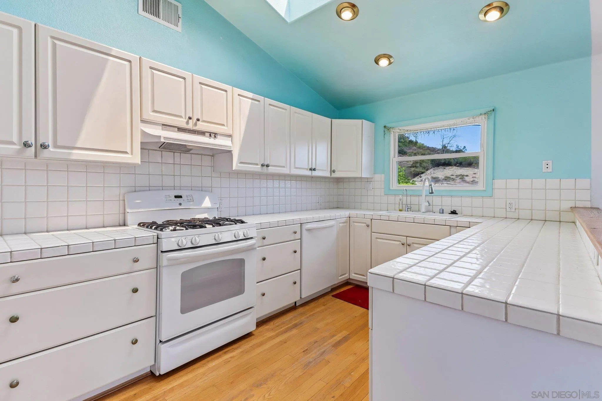 https://cdn.realtyfeed.com/cdn/127/260016457/e97dc7b6c892b45869dfd7e54d2cf07b.webp
