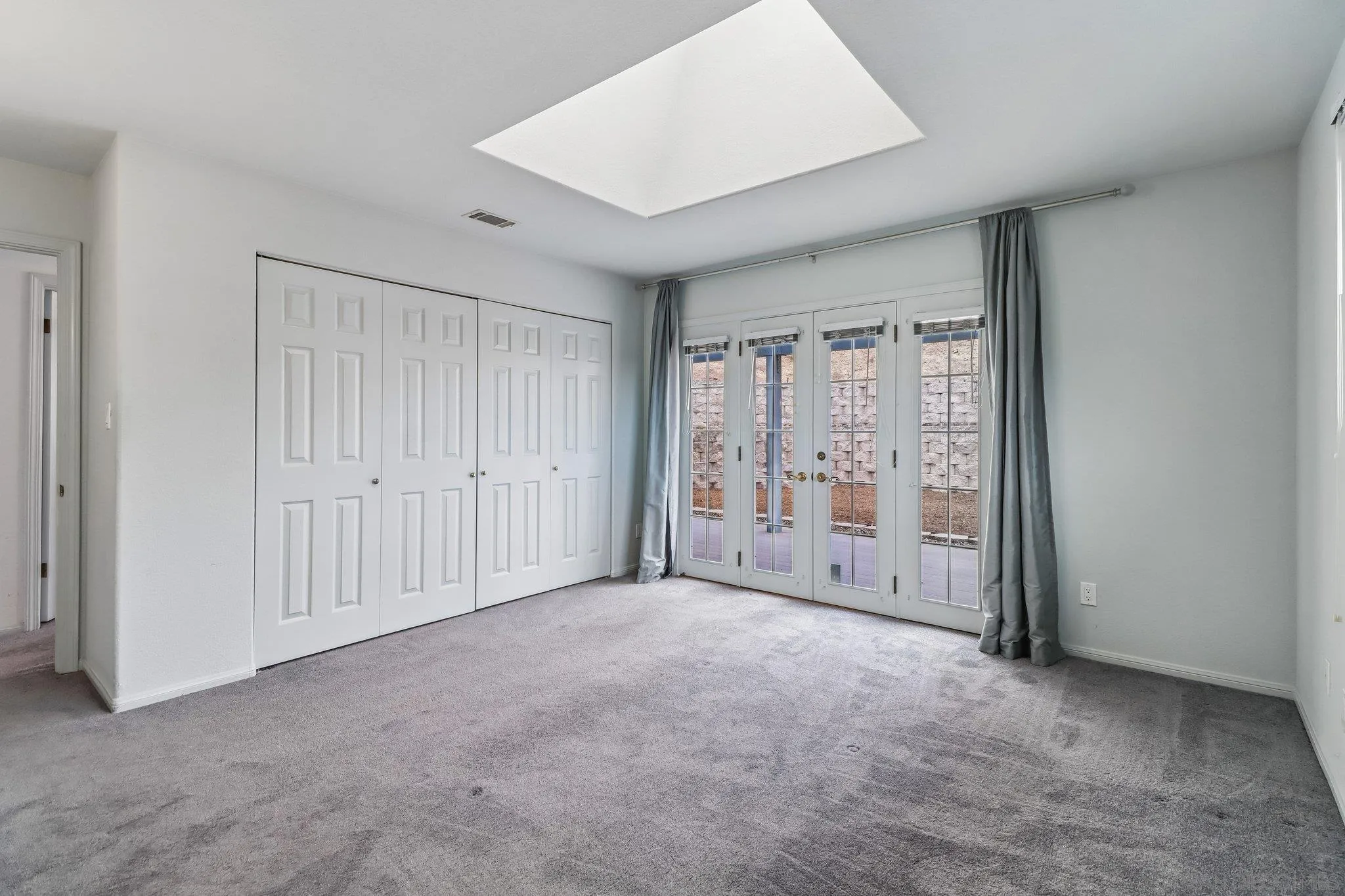 https://cdn.realtyfeed.com/cdn/127/260016457/f8e2105274f845b323362eb300650cf6.webp