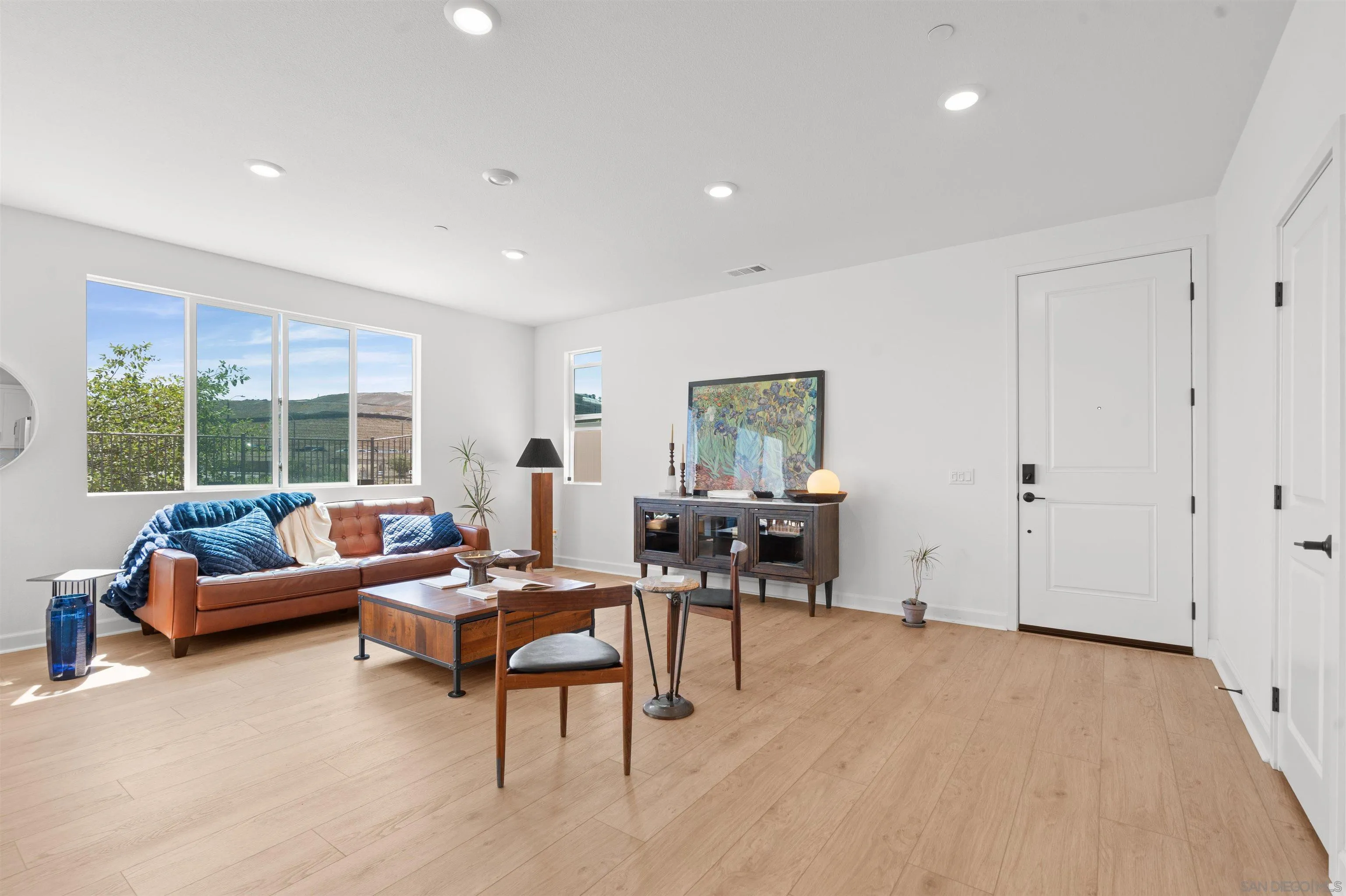 Photo #2: 260016458 Listing: Photo #2