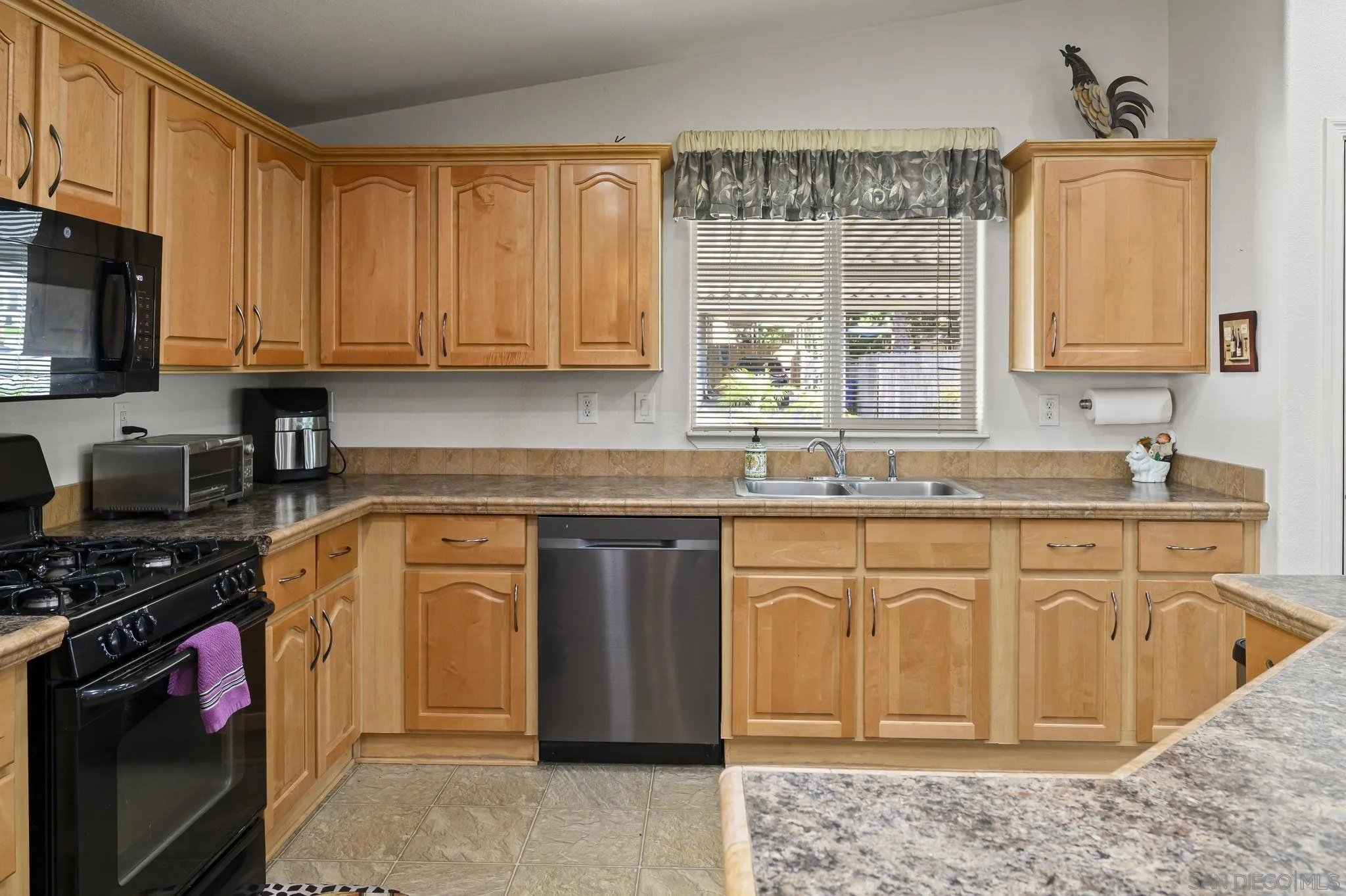 https://cdn.realtyfeed.com/cdn/127/260016459/59e64015a59b8d7e6c3a726e00755f92.webp