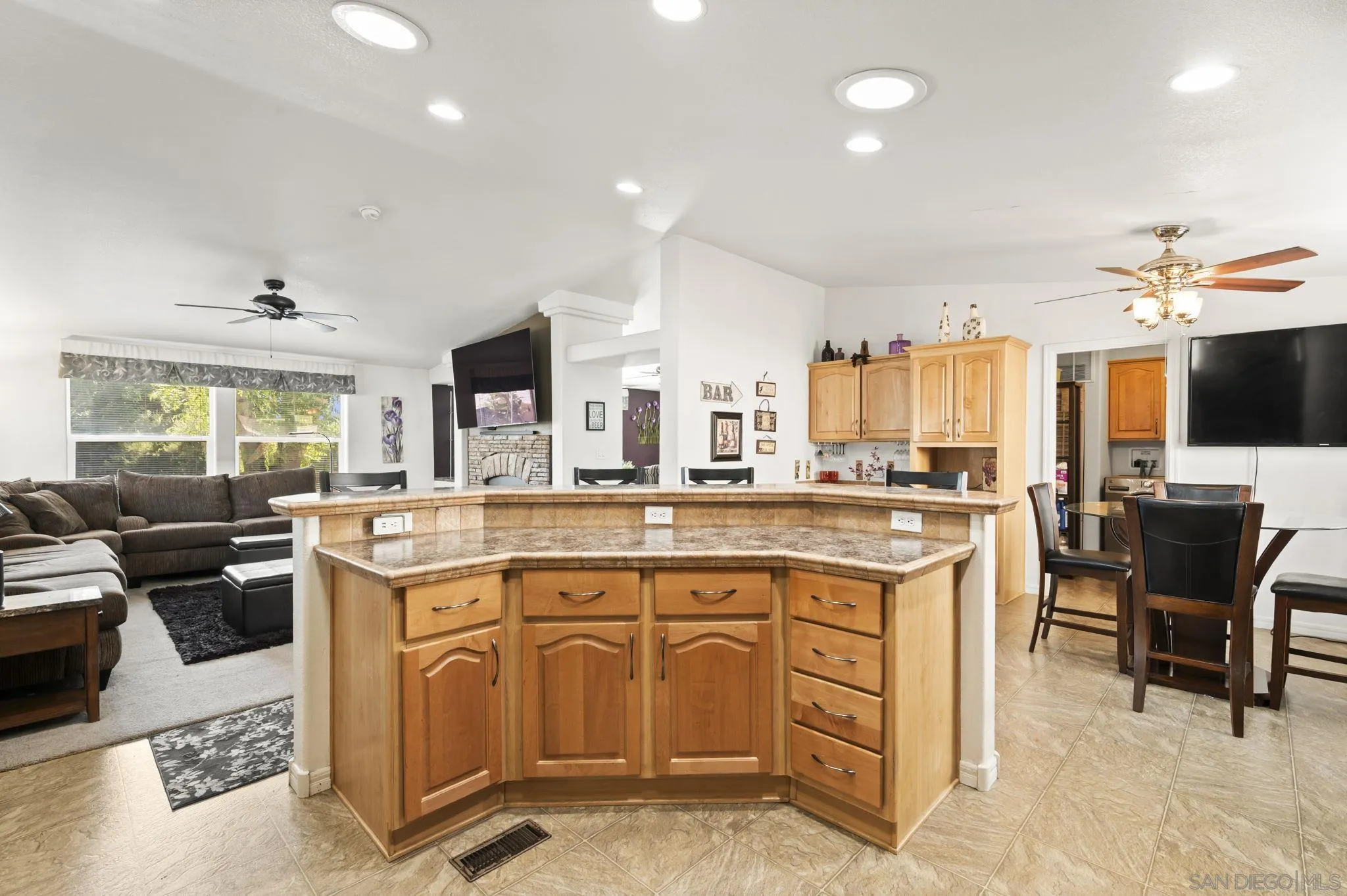 https://cdn.realtyfeed.com/cdn/127/260016459/624db939040aa70562f5187a9d7f92b7.webp