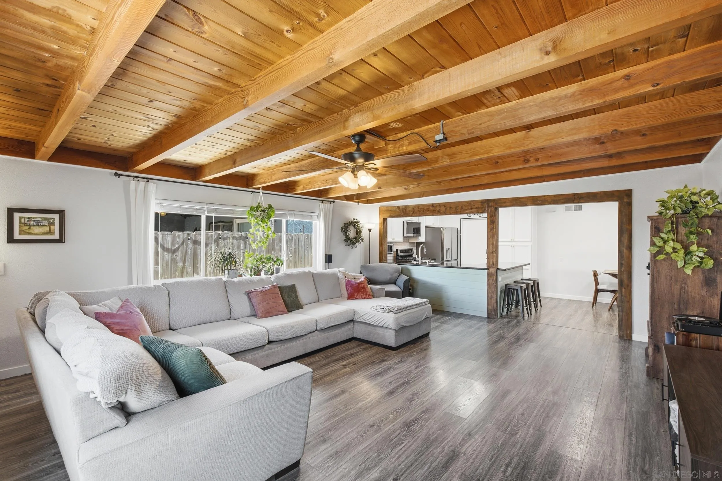 https://cdn.realtyfeed.com/cdn/127/260016465/0c7423918a2fc6847e22d30bd7ccf8d5.webp