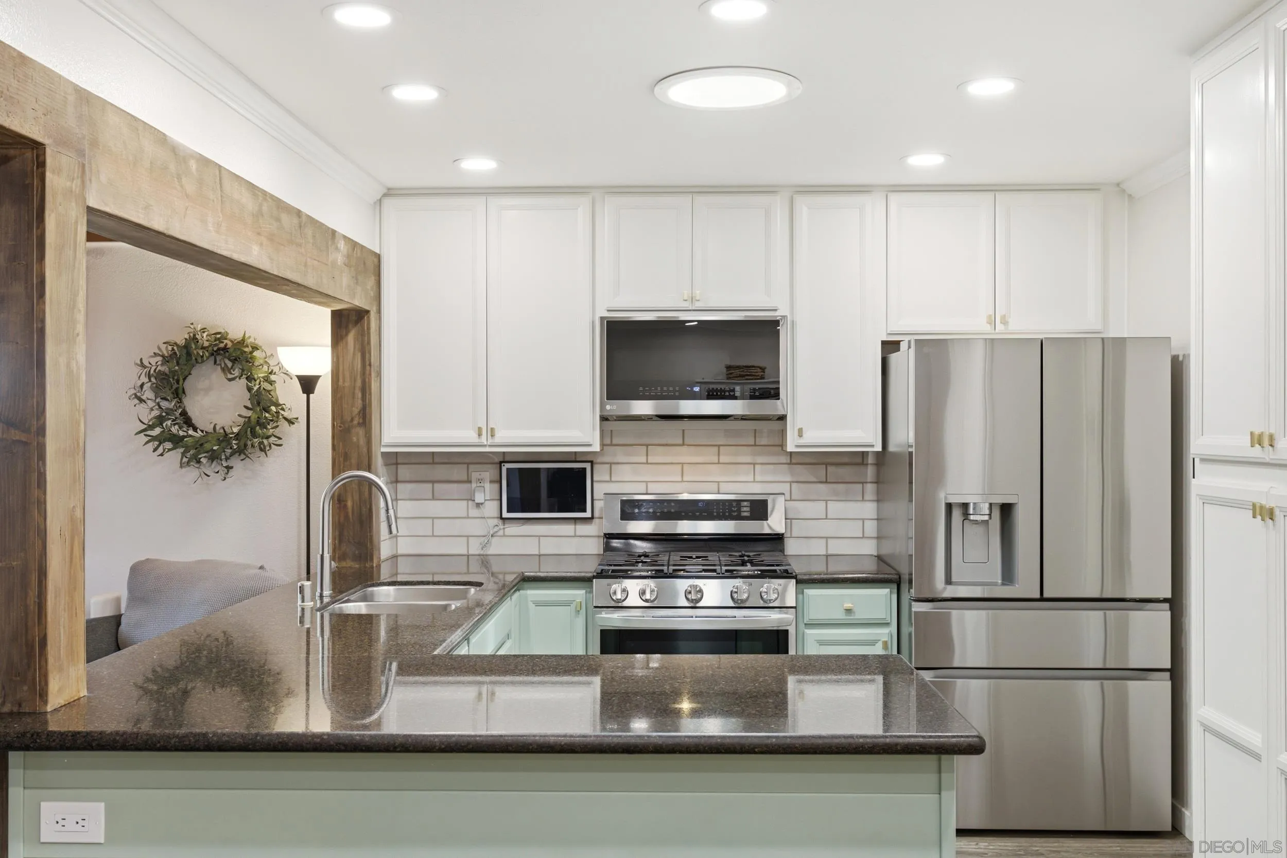 https://cdn.realtyfeed.com/cdn/127/260016465/79da5e85f55fb574070d57e79d926ffc.webp