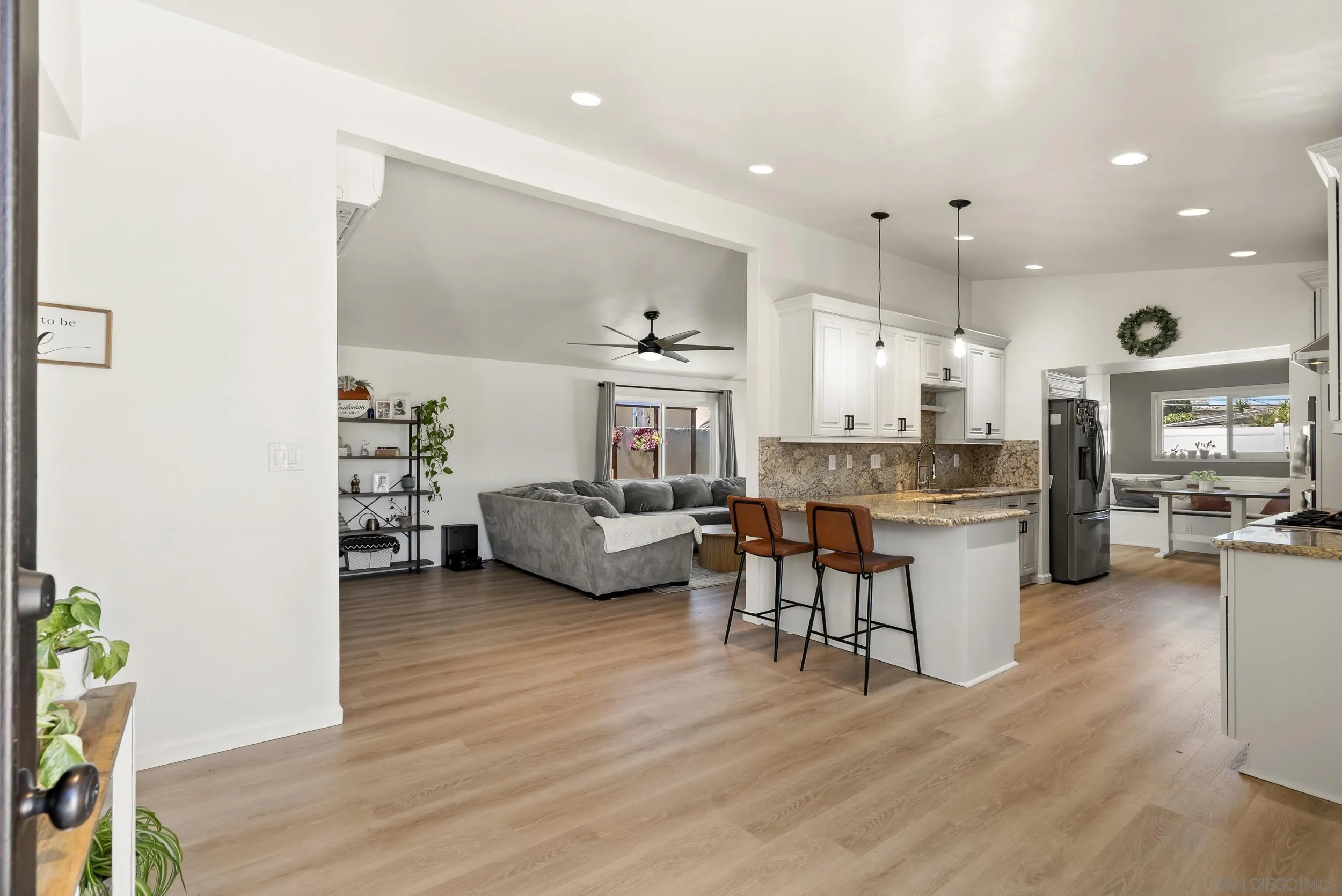 https://cdn.realtyfeed.com/cdn/127/260016469/51bdbfe1b9a3e0f16c8ebdd88b39a55e.webp