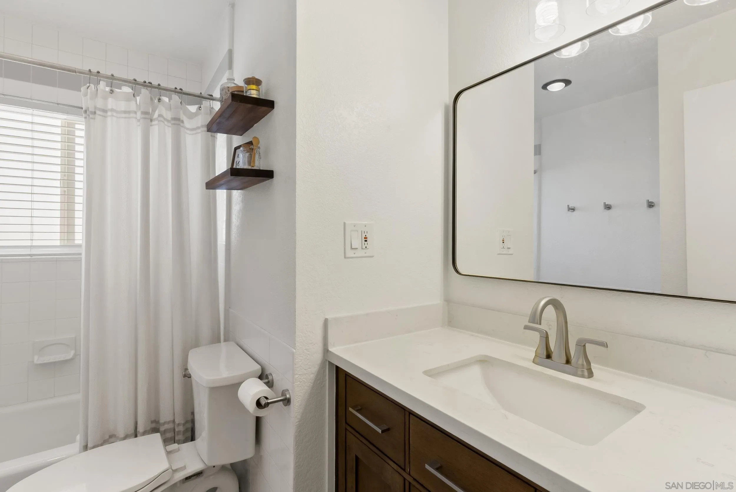 https://cdn.realtyfeed.com/cdn/127/260016469/69cb42c2d7fd30088f392d40fd8255e4.webp