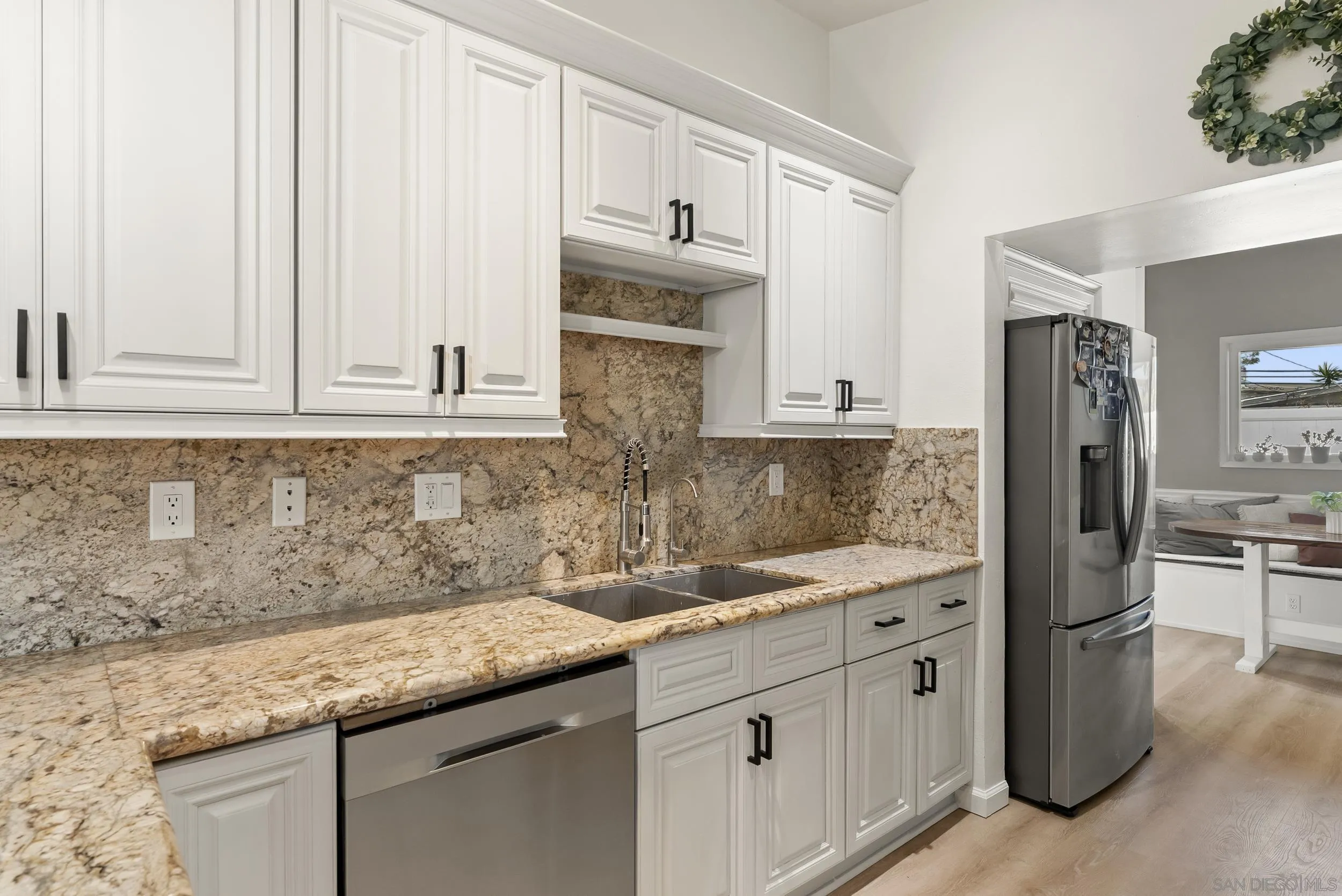https://cdn.realtyfeed.com/cdn/127/260016469/c7017661068d2d1a115c32fe40763e78.webp