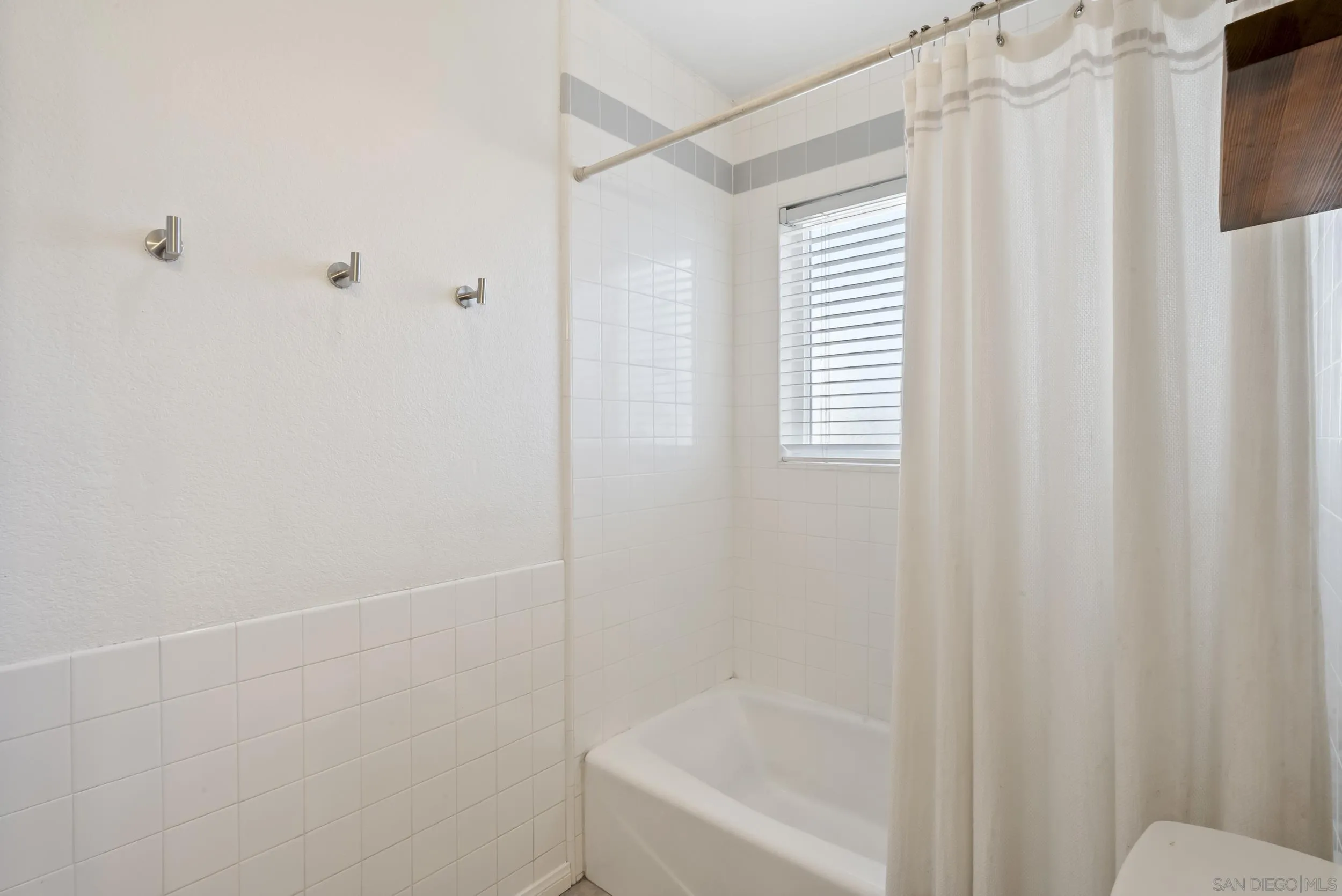 https://cdn.realtyfeed.com/cdn/127/260016469/cdb8331d763b427bdbee07a92b9e9c8d.webp