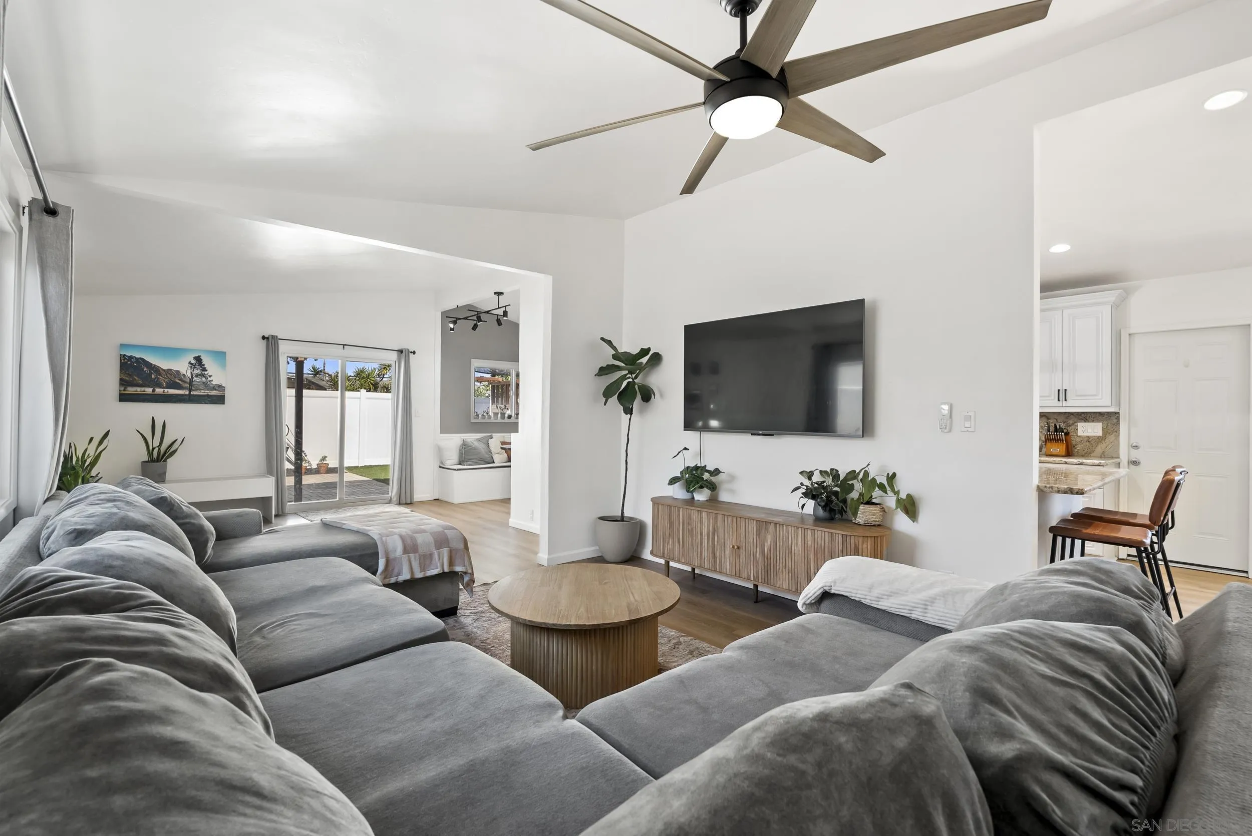 https://cdn.realtyfeed.com/cdn/127/260016469/f0a88409bf90a049486e83d6fe4db618.webp