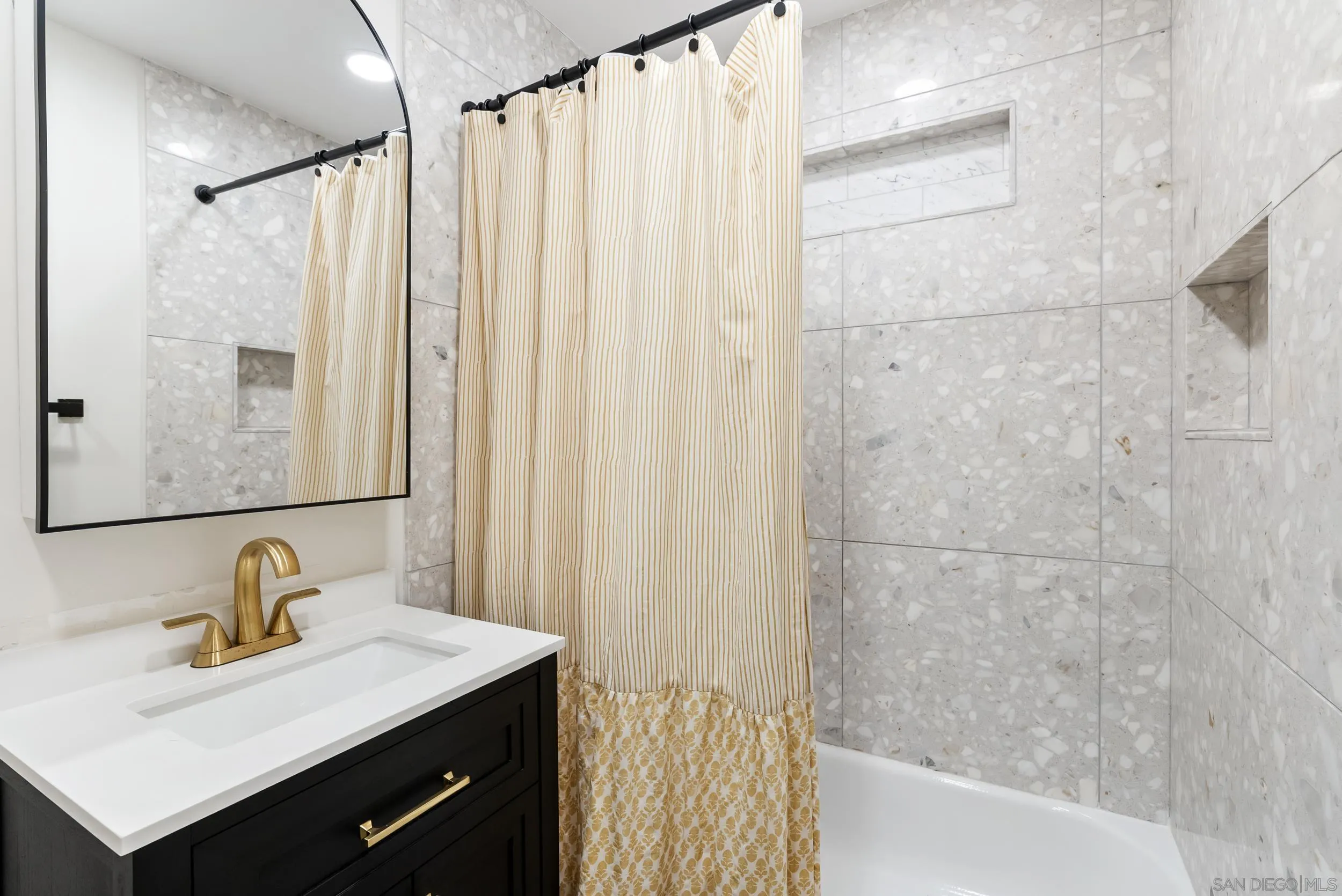 https://cdn.realtyfeed.com/cdn/127/260016470/c75cbc70d7bf842241e9c0e7c478d152.webp