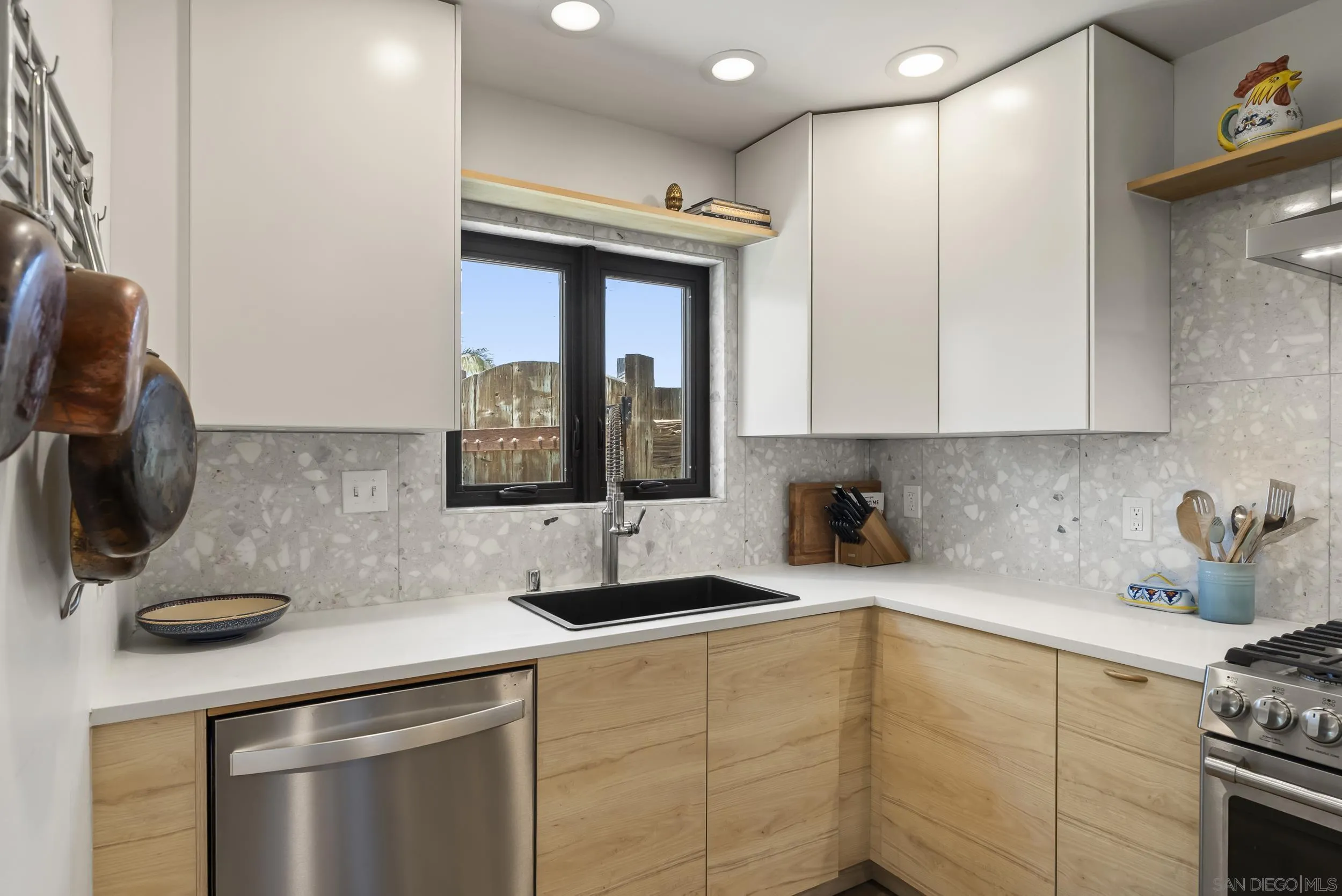 https://cdn.realtyfeed.com/cdn/127/260016470/c9651d00be700b13f7292c5757e1207d.webp