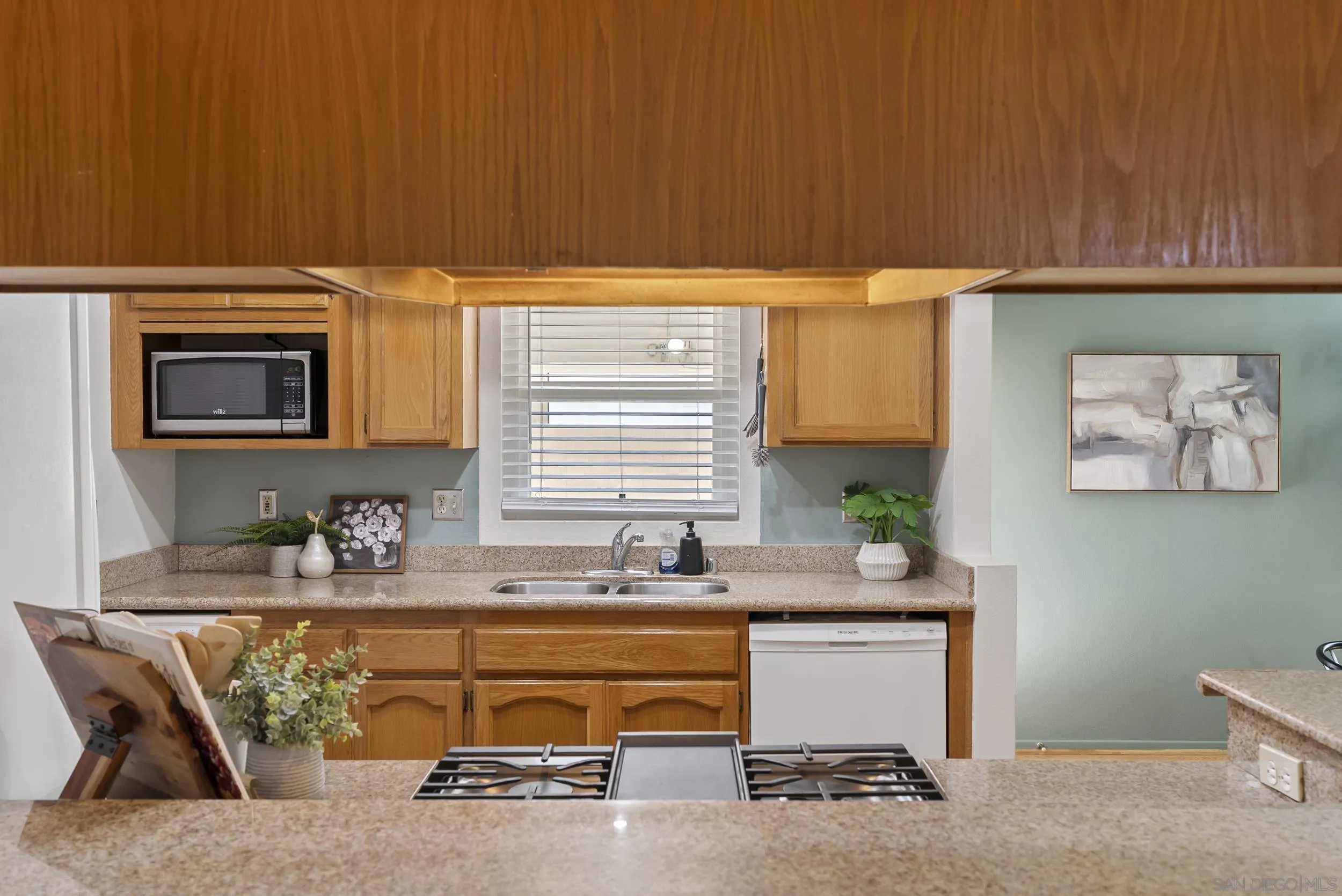 Photo #6: 260016472 Listing: Photo #6