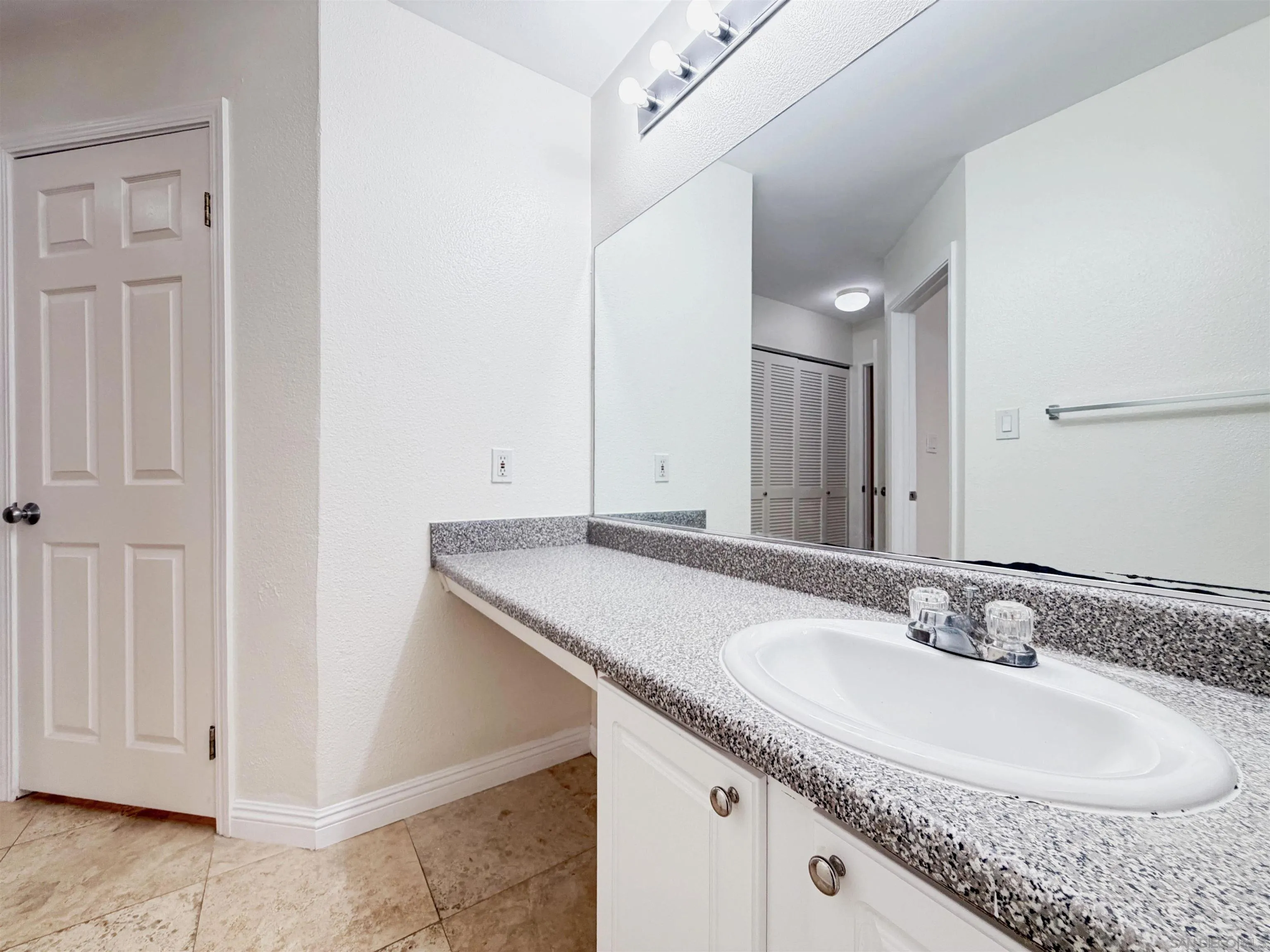 Photo #15: 260016476 Listing: Photo #15