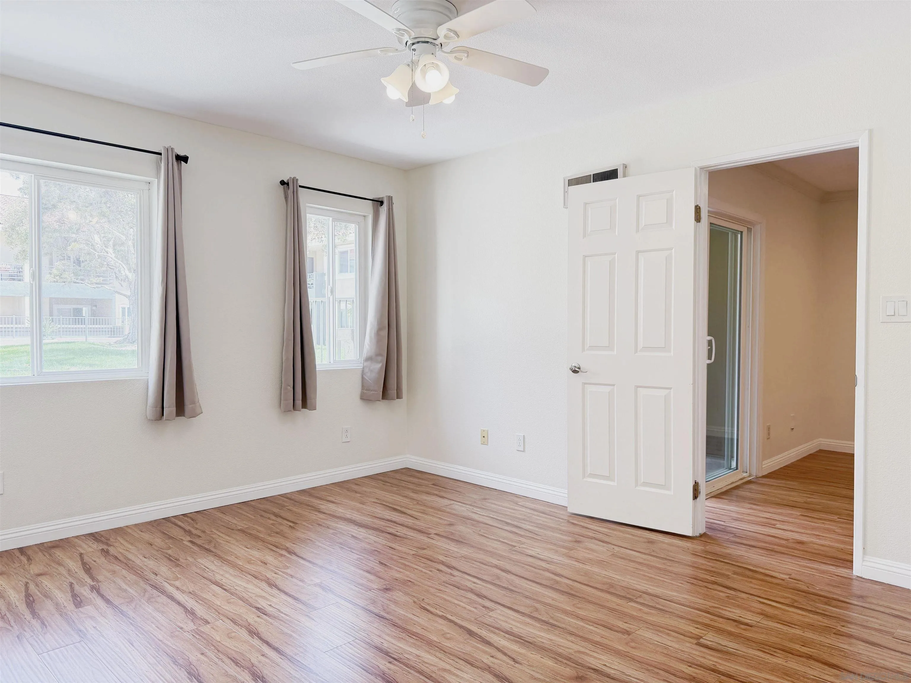 Photo #8: 260016476 Listing: Photo #8