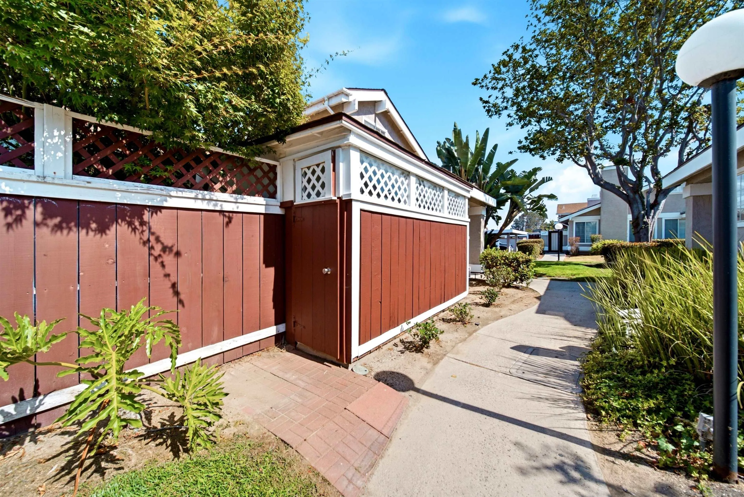https://cdn.realtyfeed.com/cdn/127/260016490/12fc3c395497c10f4f303de2af5df2e9.webp