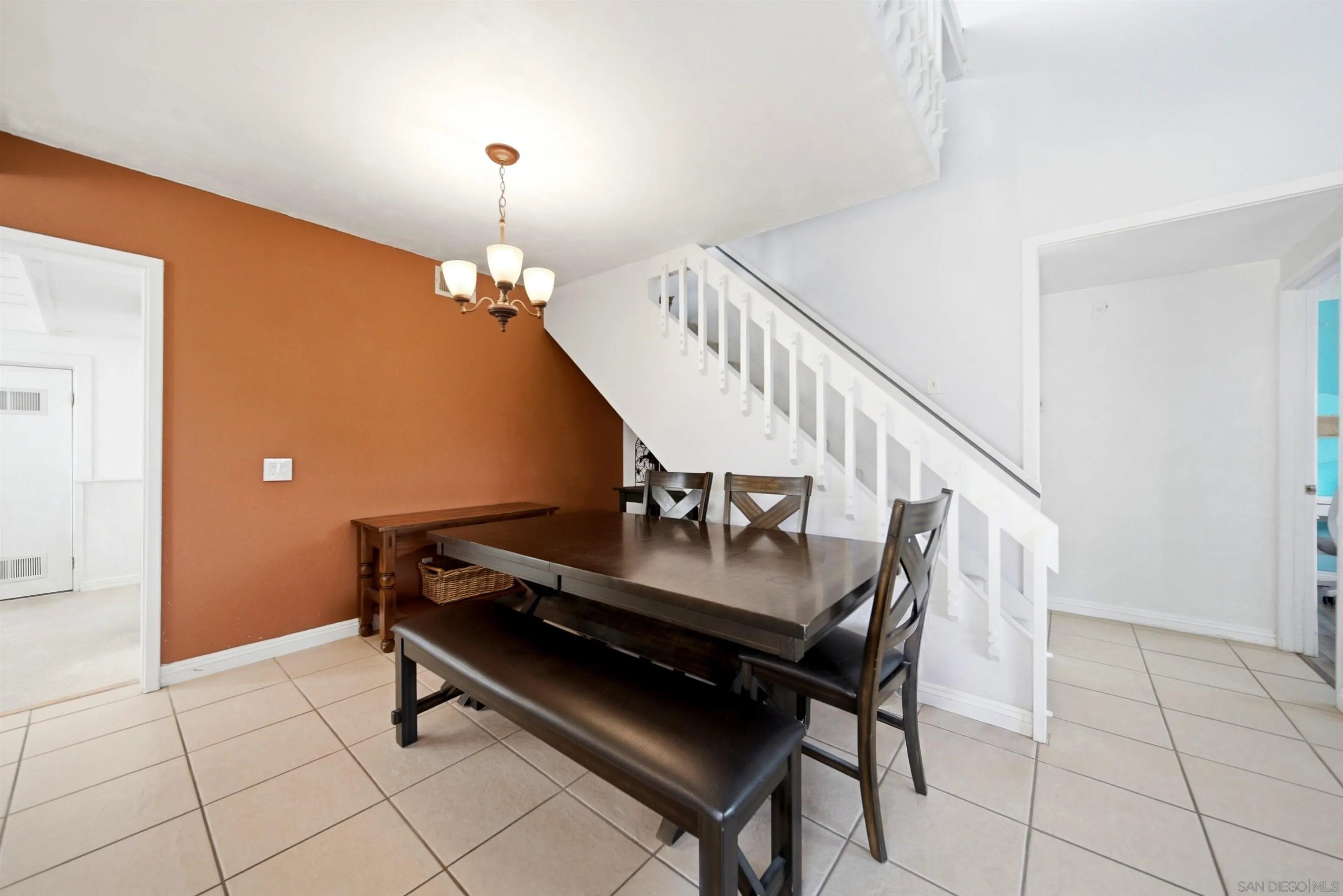https://cdn.realtyfeed.com/cdn/127/260016490/5b95882e4fa14eed4389128f16bc54a2.webp