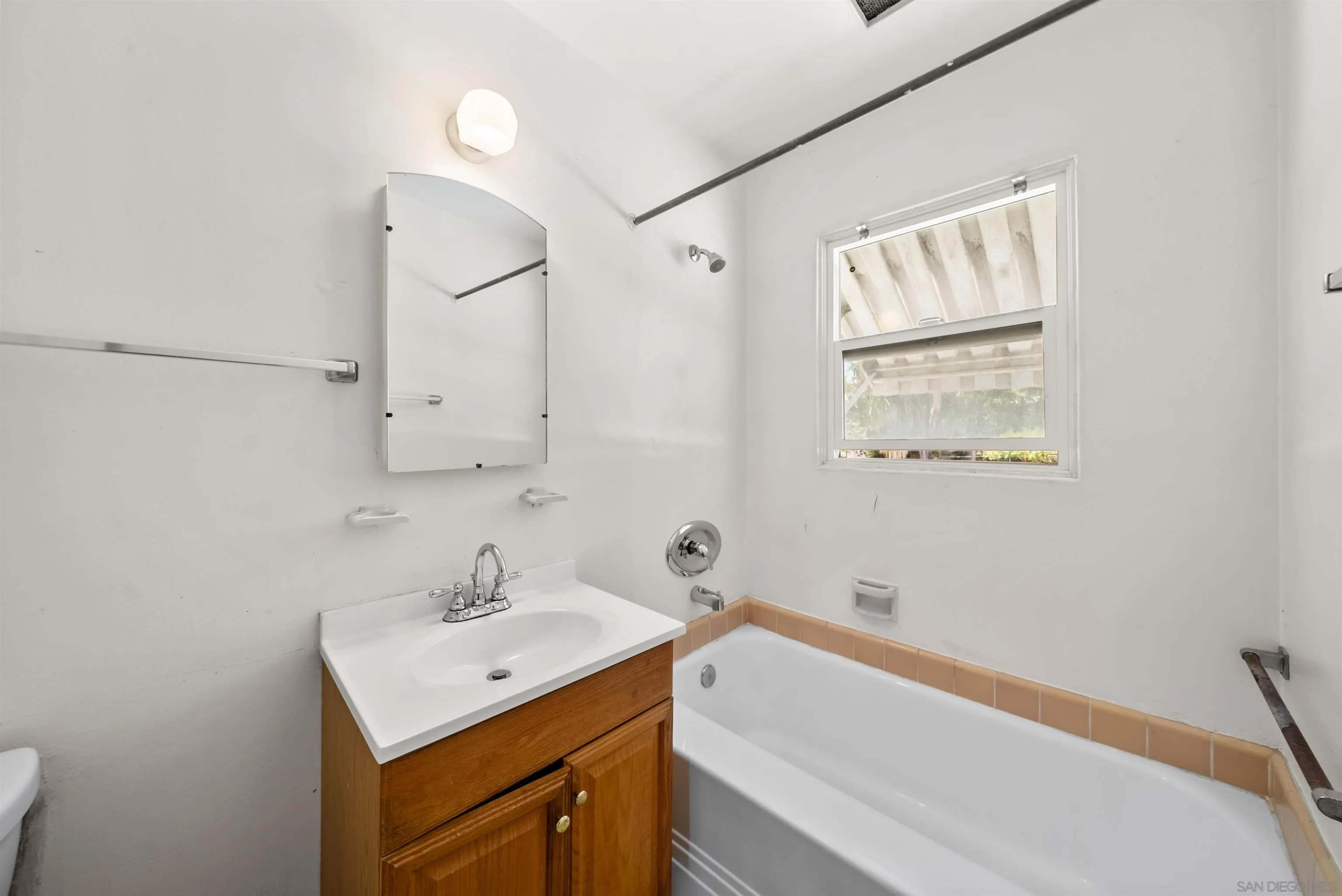 https://cdn.realtyfeed.com/cdn/127/260016492/01177ce56adf3ec2482a6b90270554c0.webp