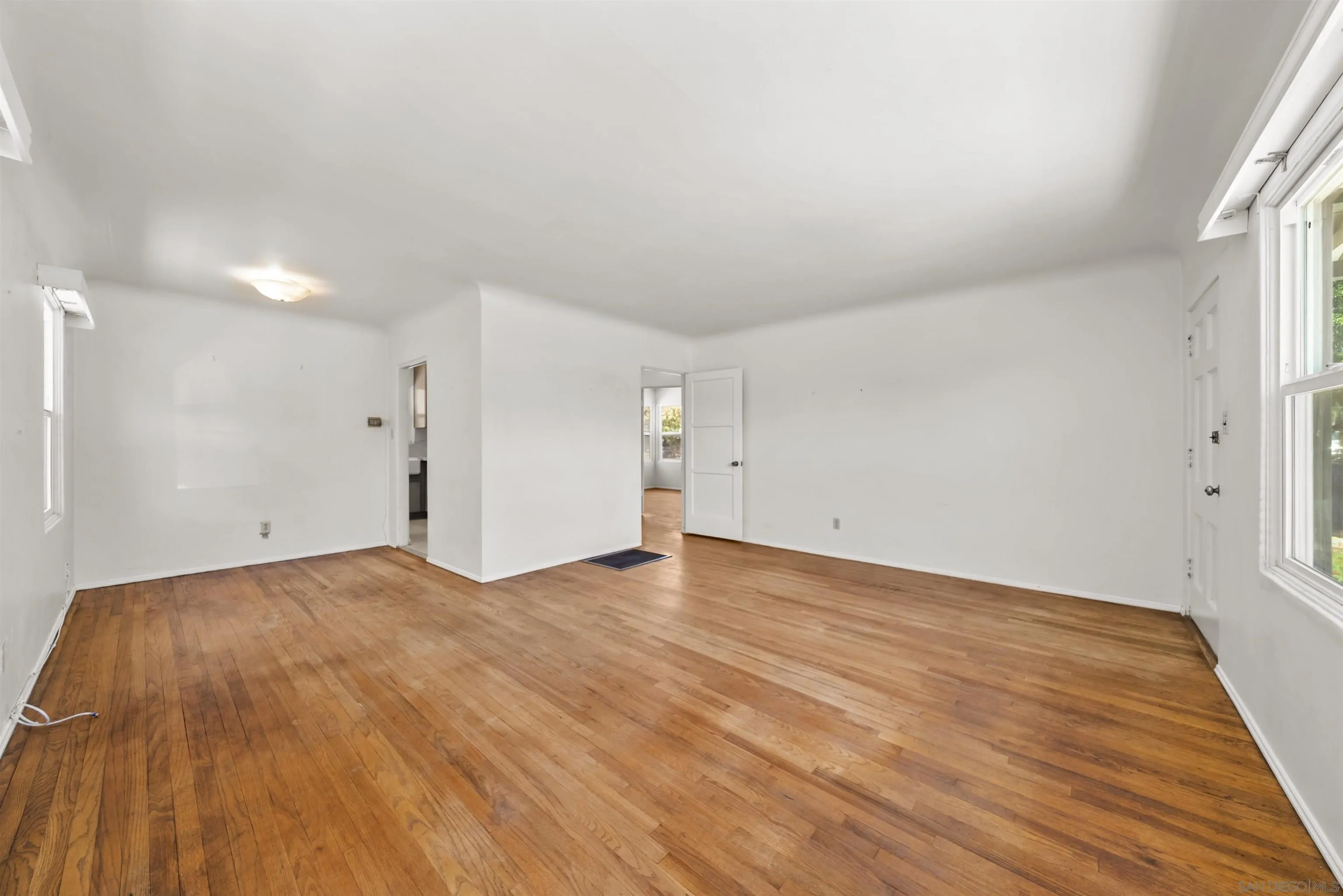https://cdn.realtyfeed.com/cdn/127/260016492/dd85344b74aad53e8c999be050890f3d.webp