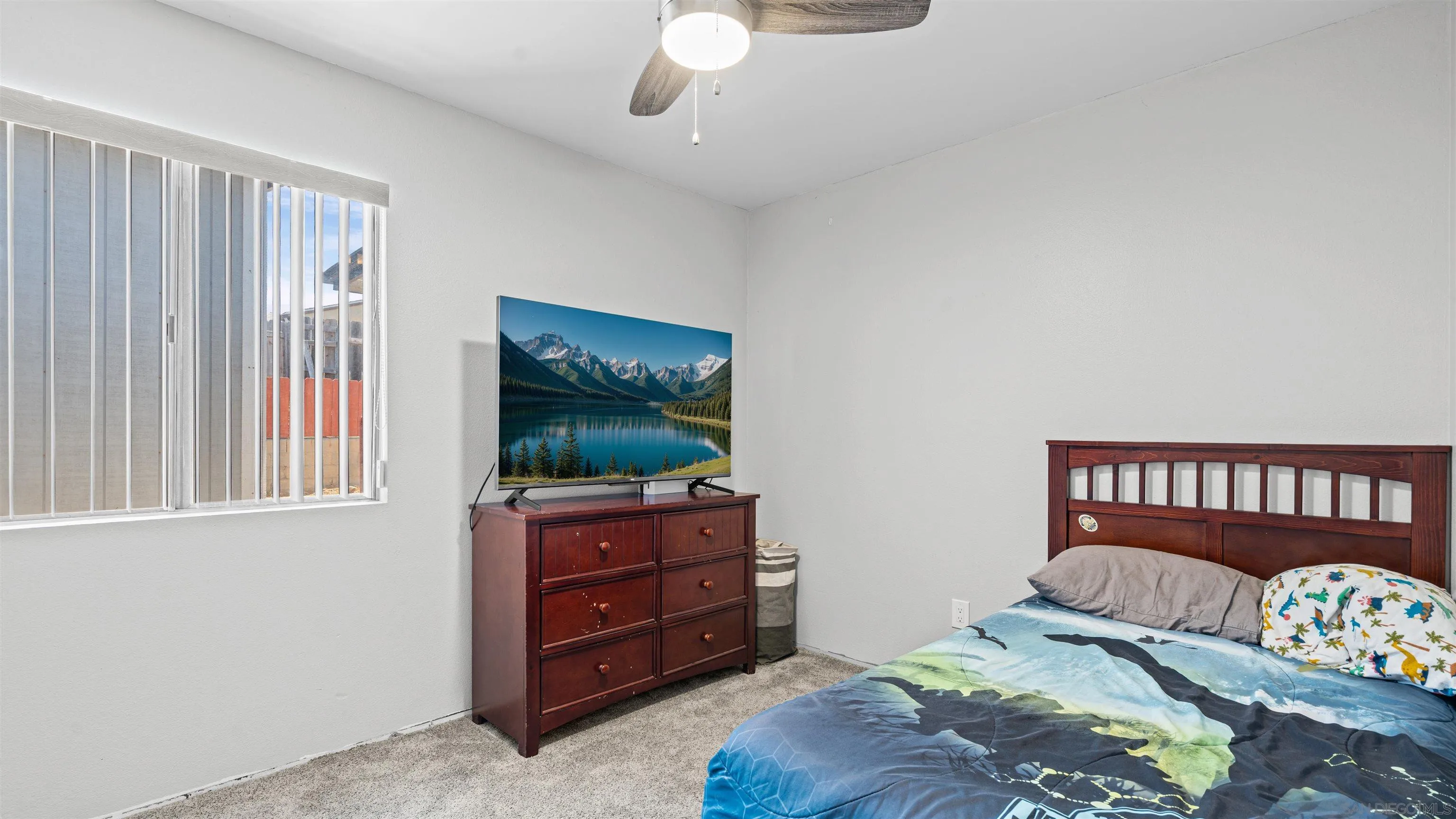 https://cdn.realtyfeed.com/cdn/127/260016496/2f49c9ca401d5f6d5d392065c23612aa.webp
