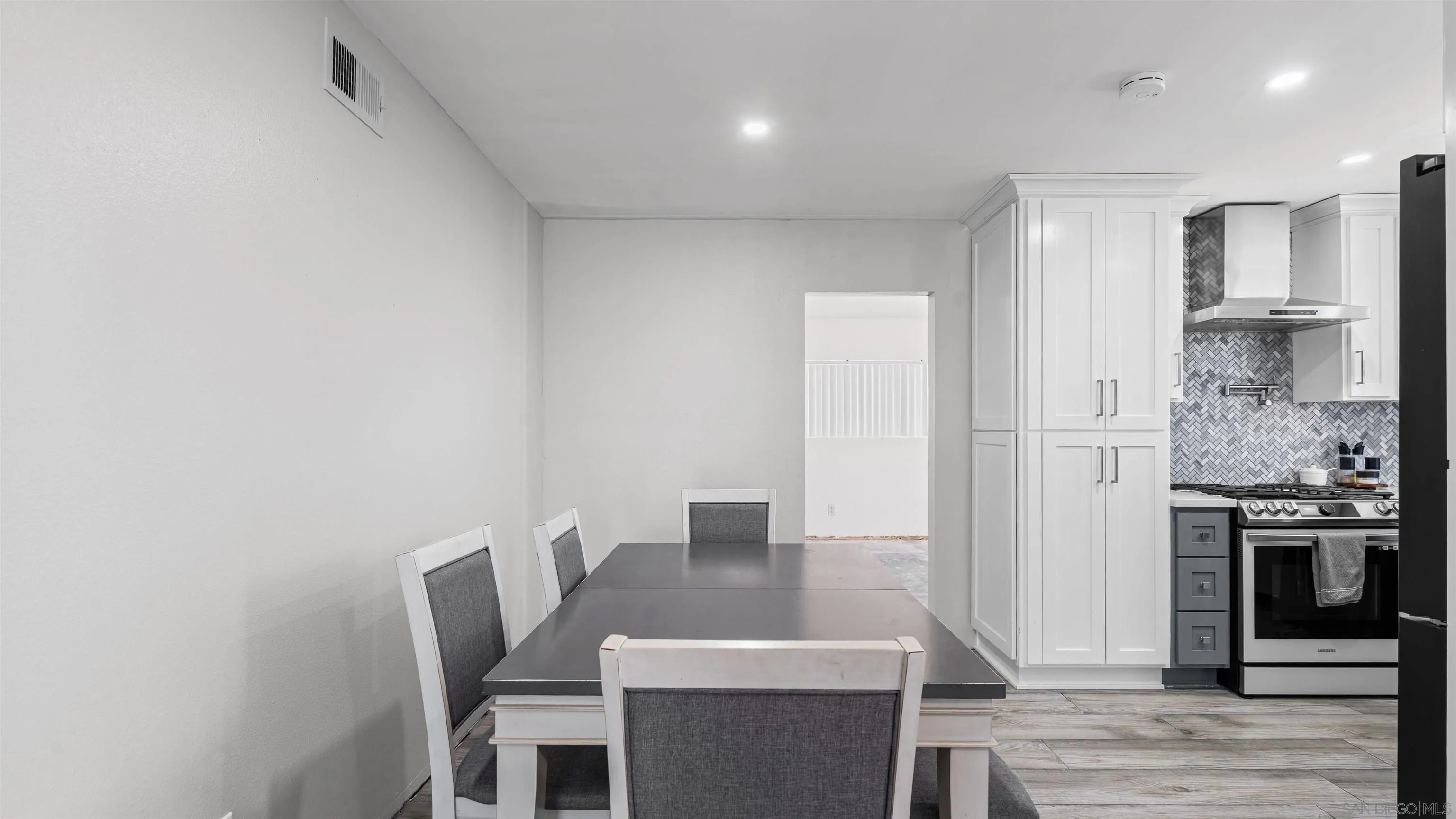 https://cdn.realtyfeed.com/cdn/127/260016496/a9f6e101369e391057bf7f5809d88719.webp