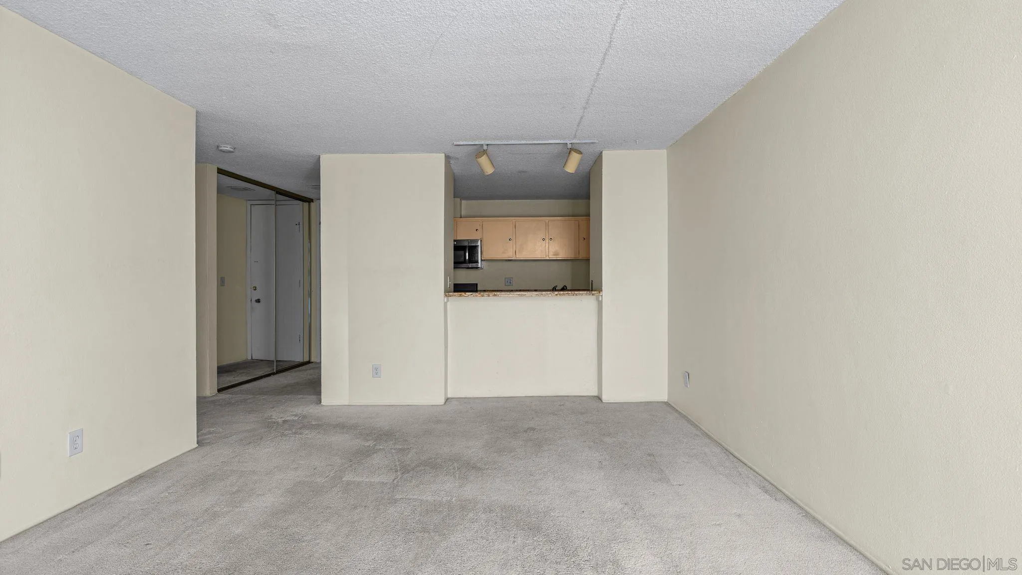 Photo #7: 260016505 Listing: Photo #7