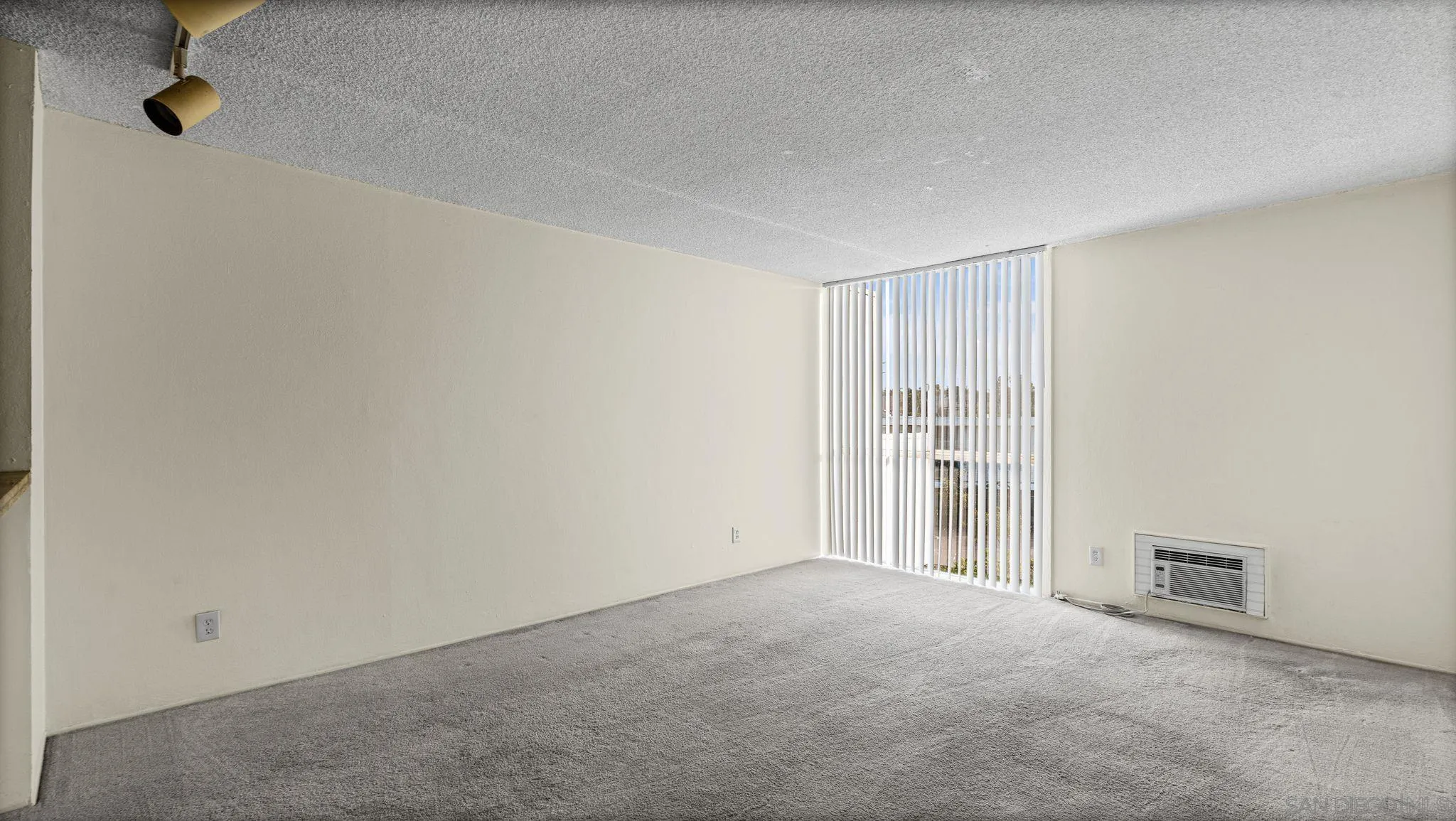 Photo #4: 260016505 Listing: Photo #4