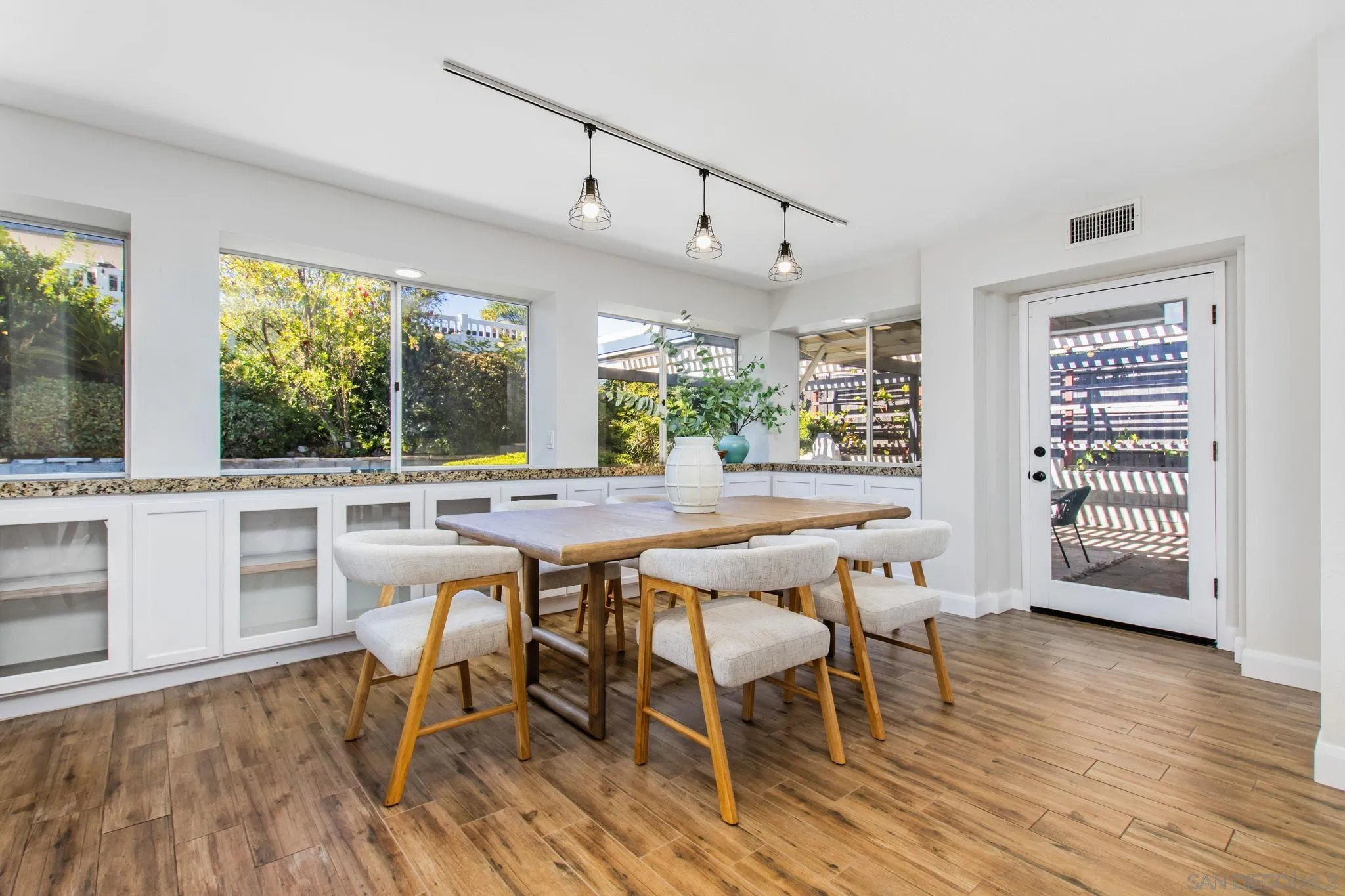 https://cdn.realtyfeed.com/cdn/127/260016507/447be52b243ef1ee41cf1b26f6cdc67a.webp