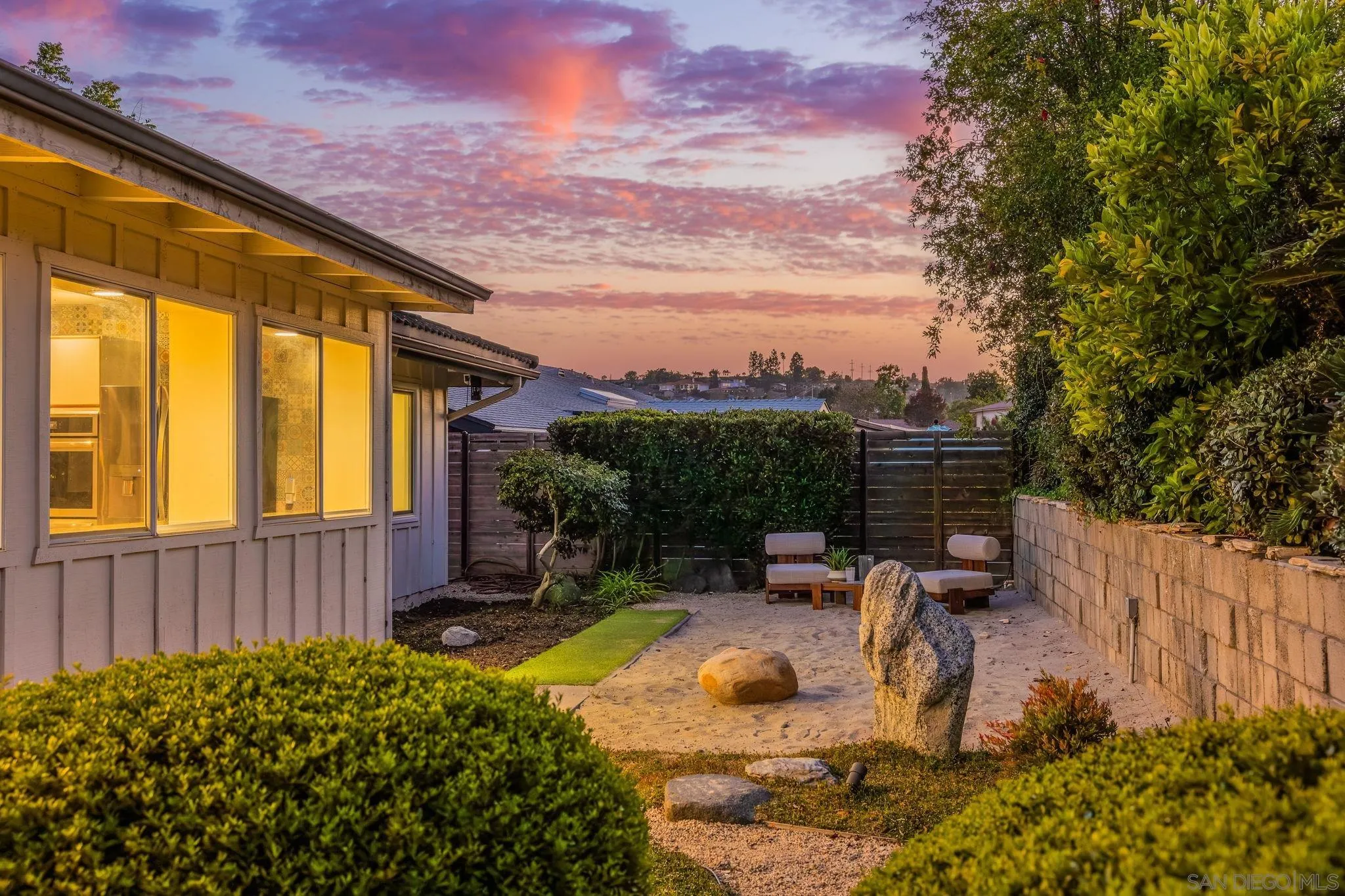 https://cdn.realtyfeed.com/cdn/127/260016507/51cb4200286d7ae1bda6190f4e17ecf8.webp