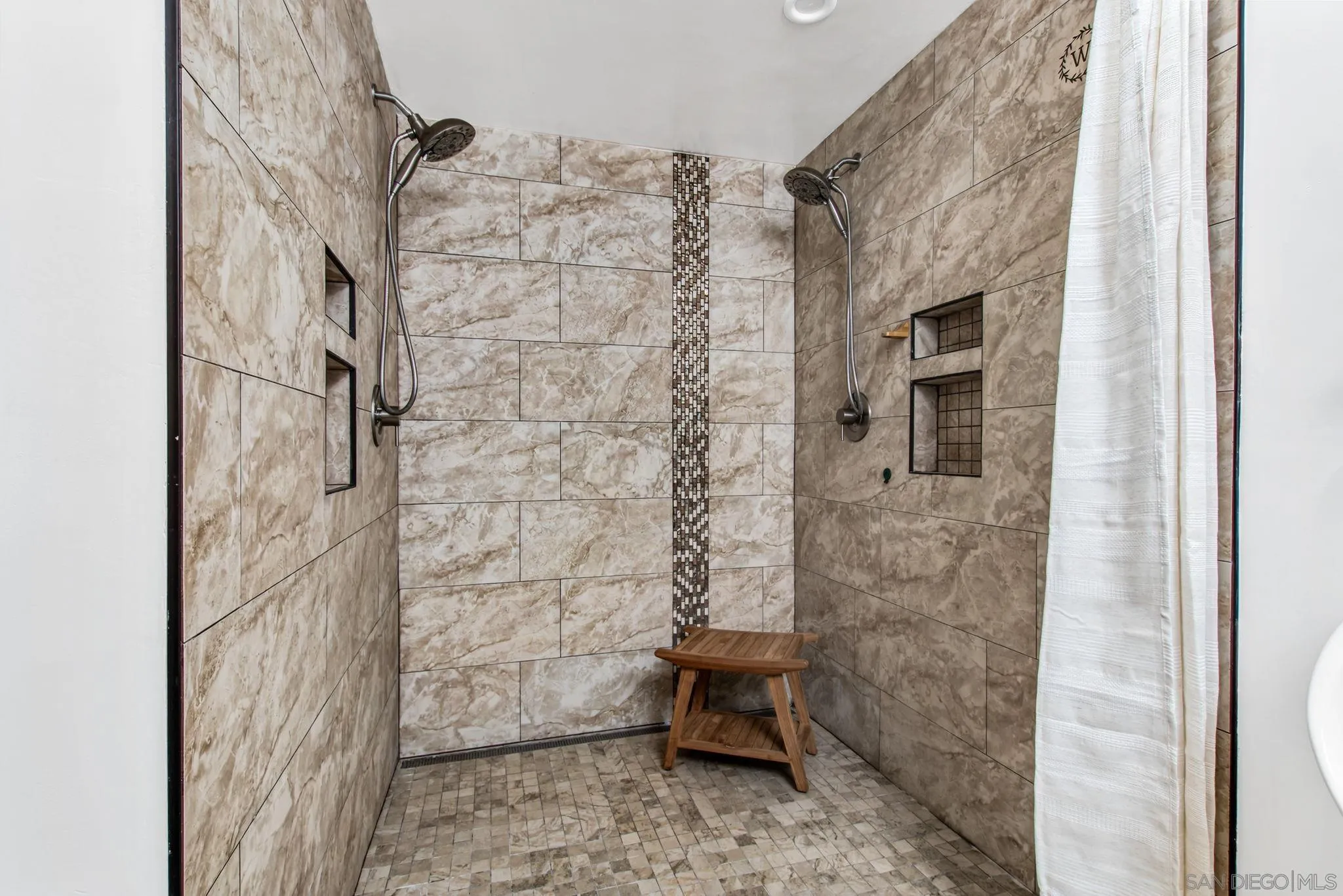 https://cdn.realtyfeed.com/cdn/127/260016507/638e821fda092030973e66b4e8bf3ca8.webp