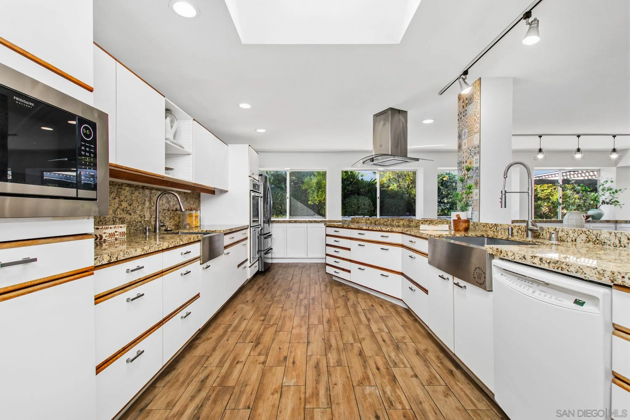 https://cdn.realtyfeed.com/cdn/127/260016507/dcdd80c2c3c4402105822b46fb841536.webp
