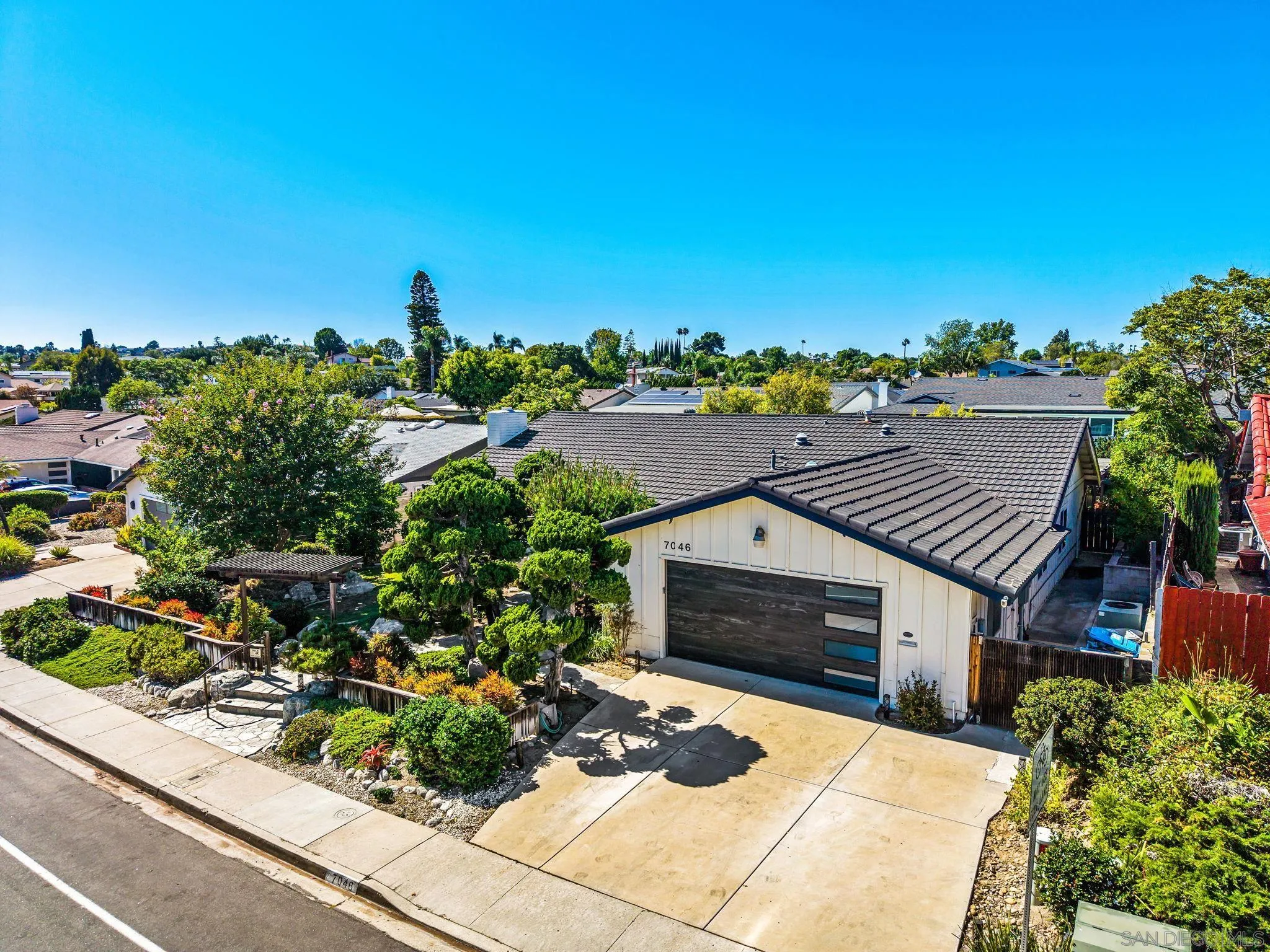 https://cdn.realtyfeed.com/cdn/127/260016507/fd2b8e8681b7870a76df497e9d5efbd2.webp