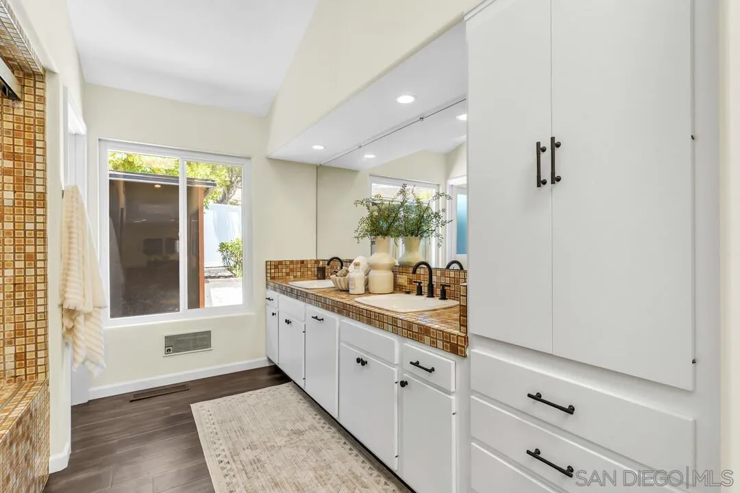 https://cdn.realtyfeed.com/cdn/127/260016513/4c108789e7a6dca1738d7be3c27fb2ad.webp