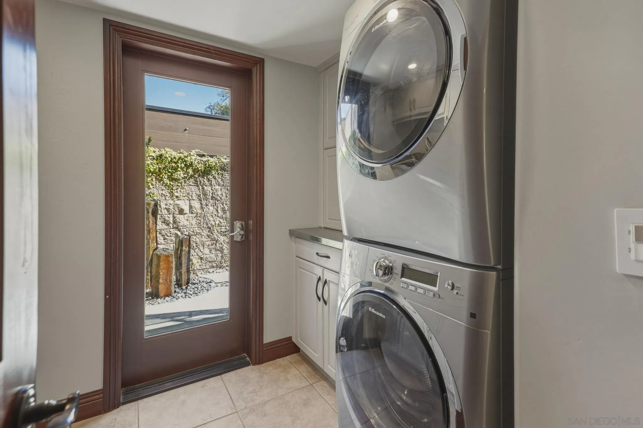 https://cdn.realtyfeed.com/cdn/127/260016527/01da8c83e93d1f2466b60d0fcbf7d410.webp