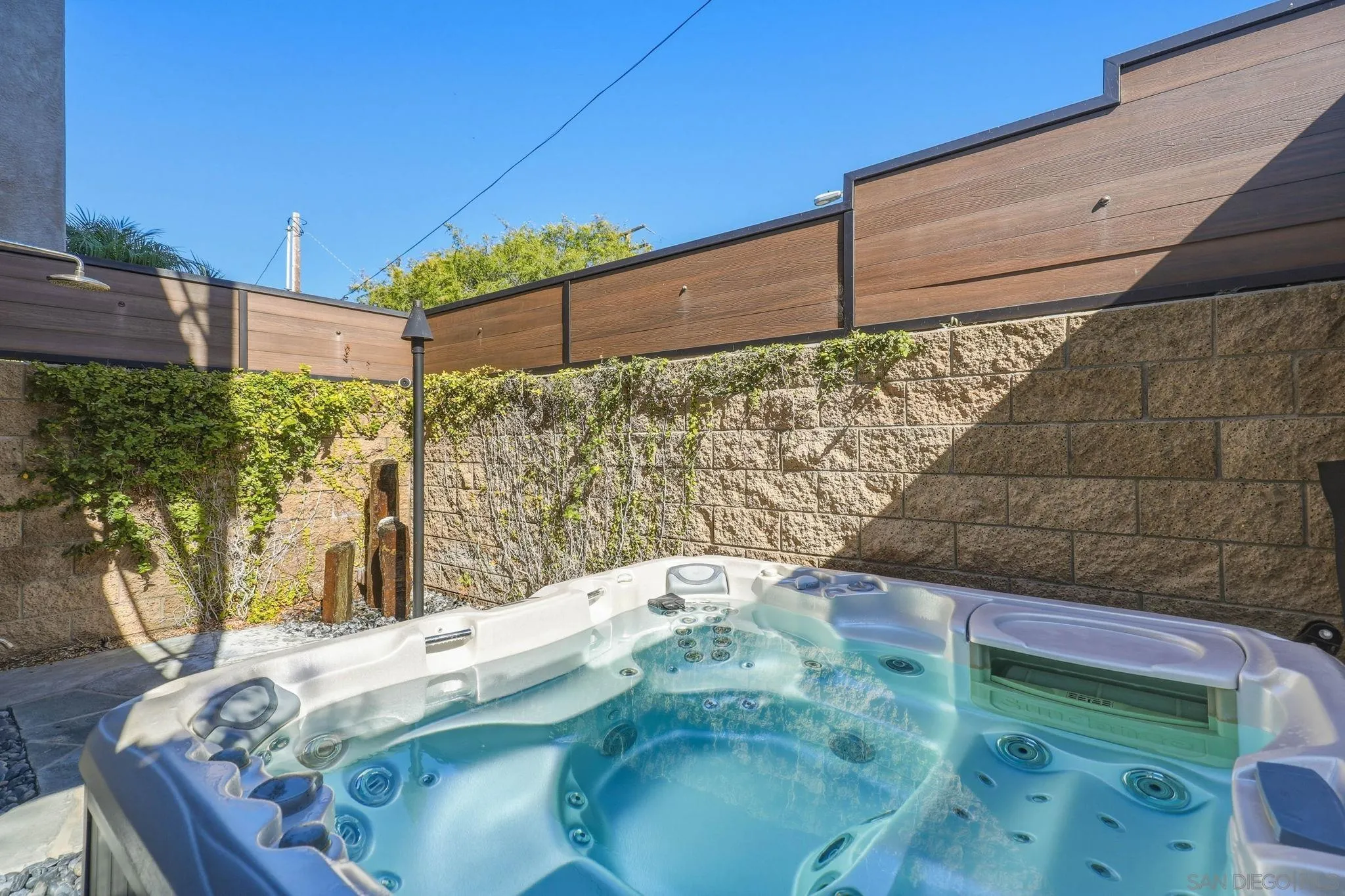https://cdn.realtyfeed.com/cdn/127/260016527/2419869b69bb745598d5d60a664678b5.webp
