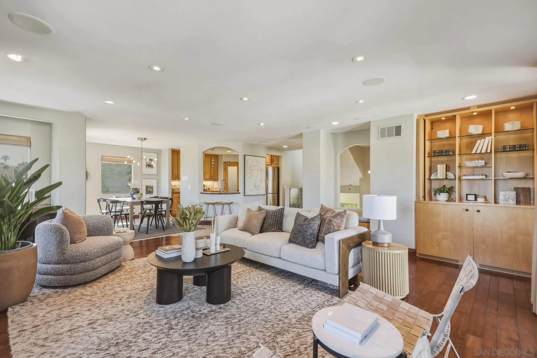 https://cdn.realtyfeed.com/cdn/127/260016527/29d10dcd93a93c54a4fa206d63e5bb1d.webp