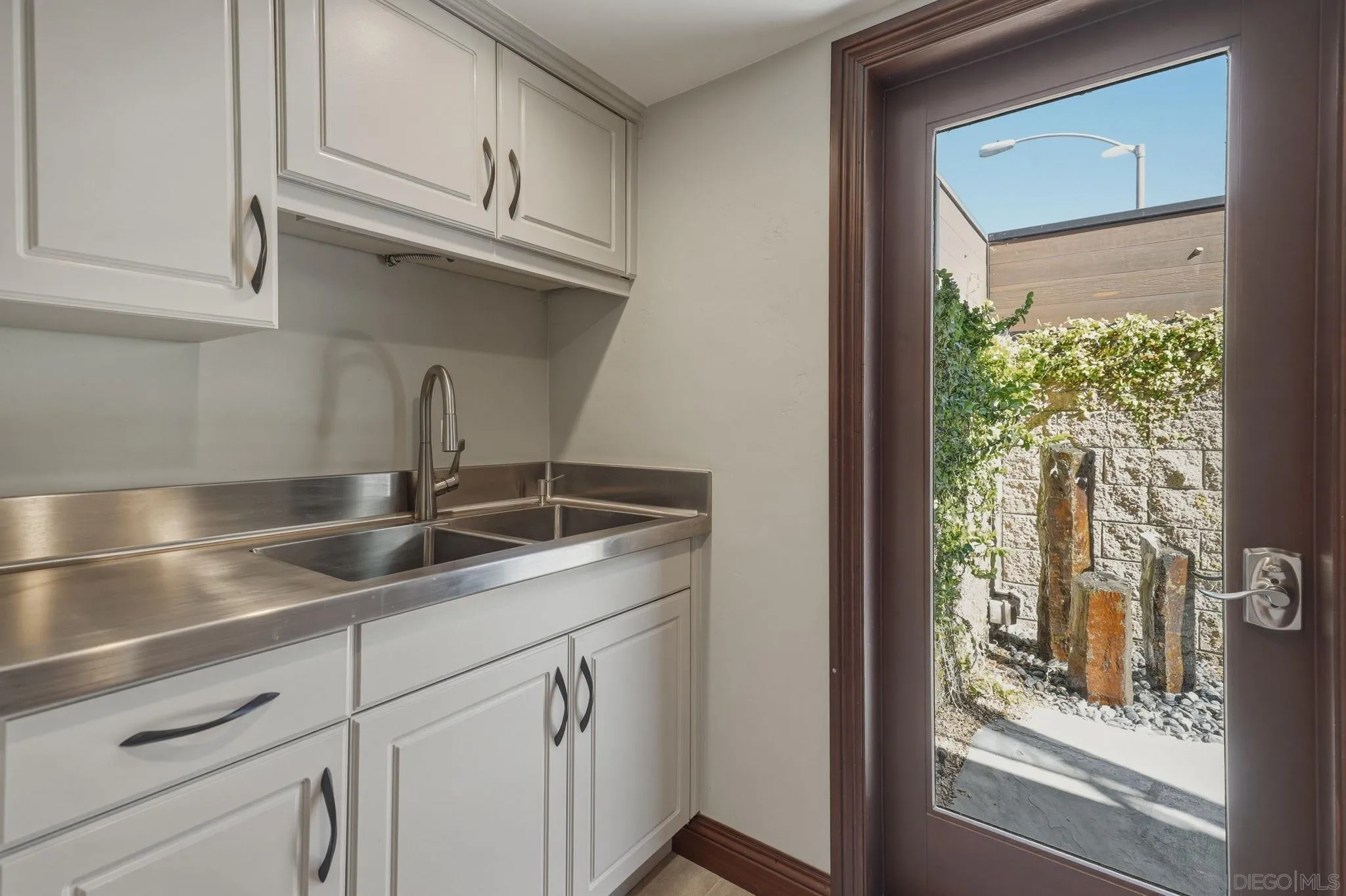 https://cdn.realtyfeed.com/cdn/127/260016527/324deaf2c7b32761f442bb2cf57c50d9.webp