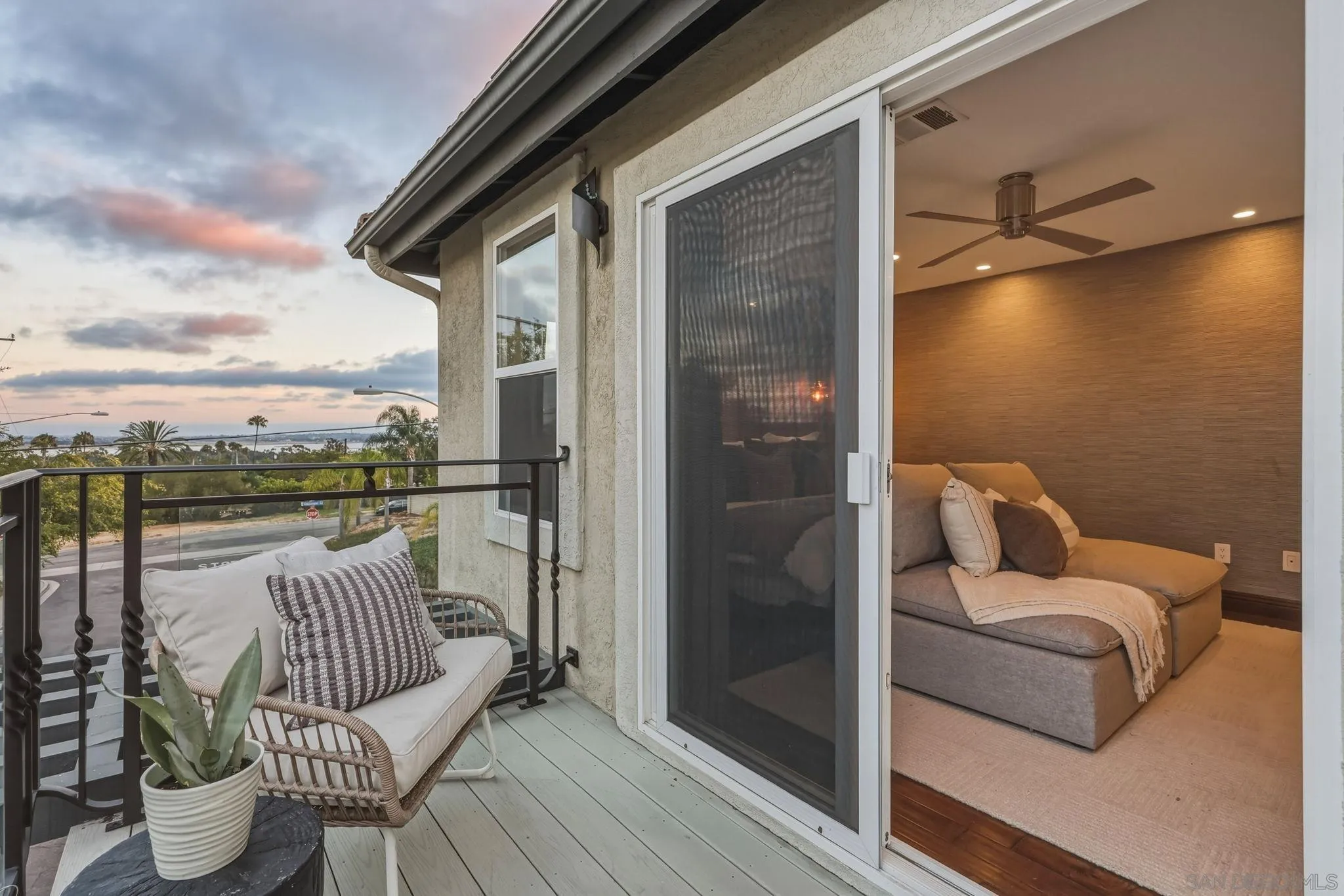 https://cdn.realtyfeed.com/cdn/127/260016527/37d597816ba736309c4214d0ad9bdcc6.webp