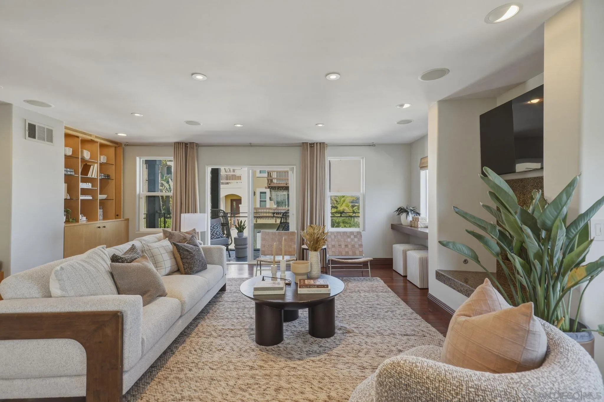 https://cdn.realtyfeed.com/cdn/127/260016527/4b0ef32ee9d0babc875242dde1f56ffa.webp