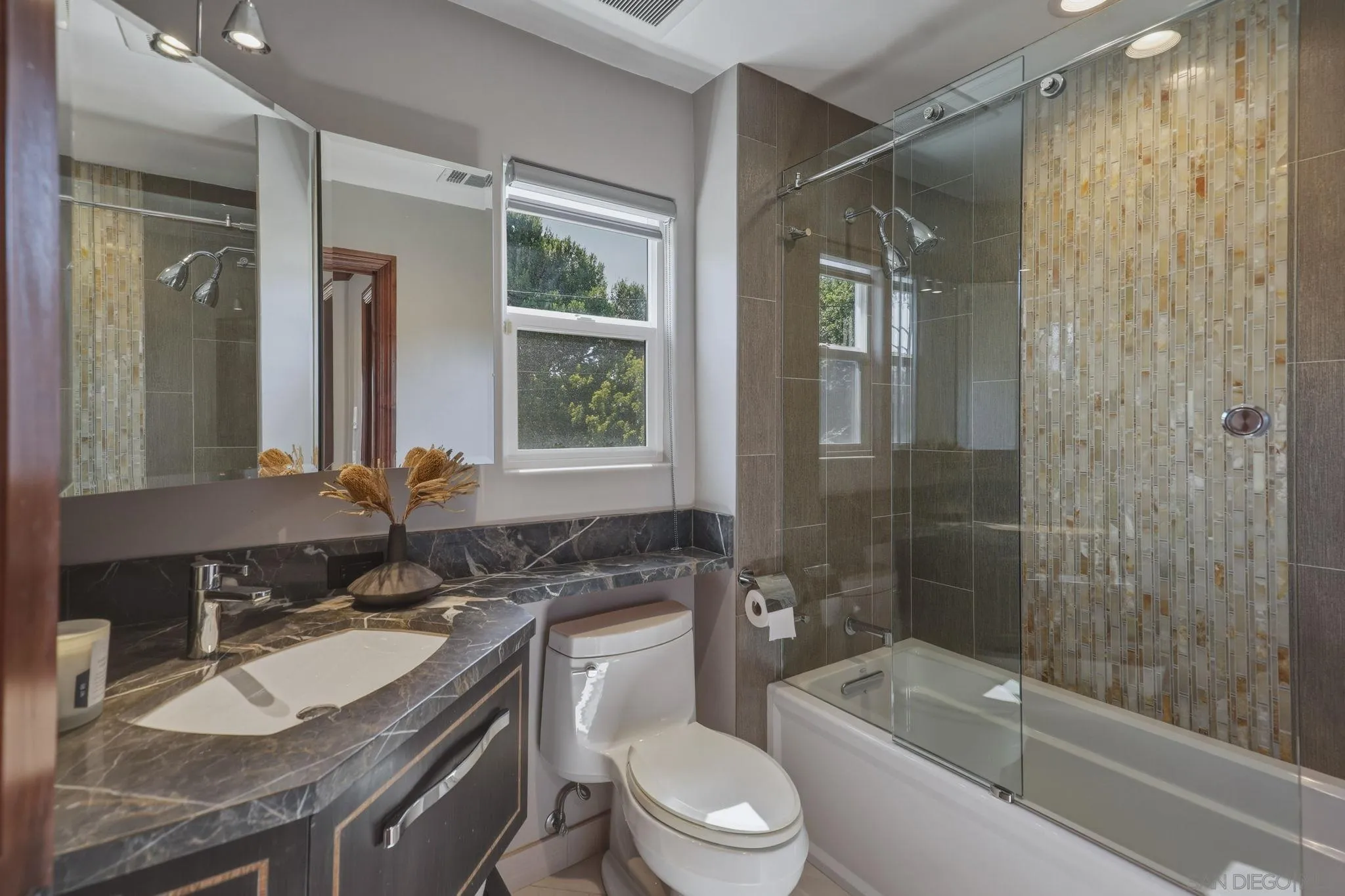 https://cdn.realtyfeed.com/cdn/127/260016527/5fc170d195b052d1e3756e0454a3cae6.webp